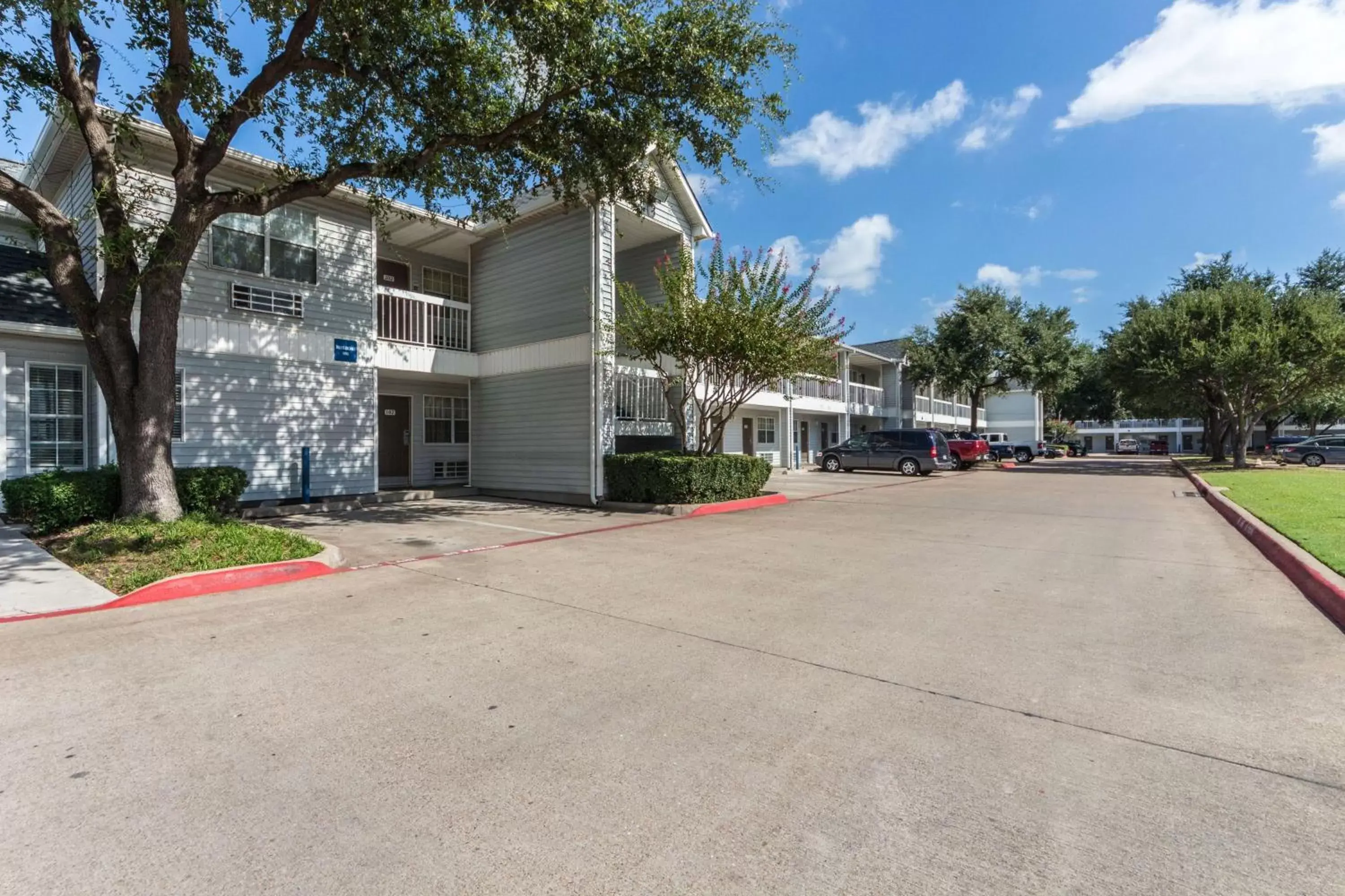 Property building in Studio 6-Dallas, TX - Northwest Property building in Studio 6-Dallas, TX - Northwest