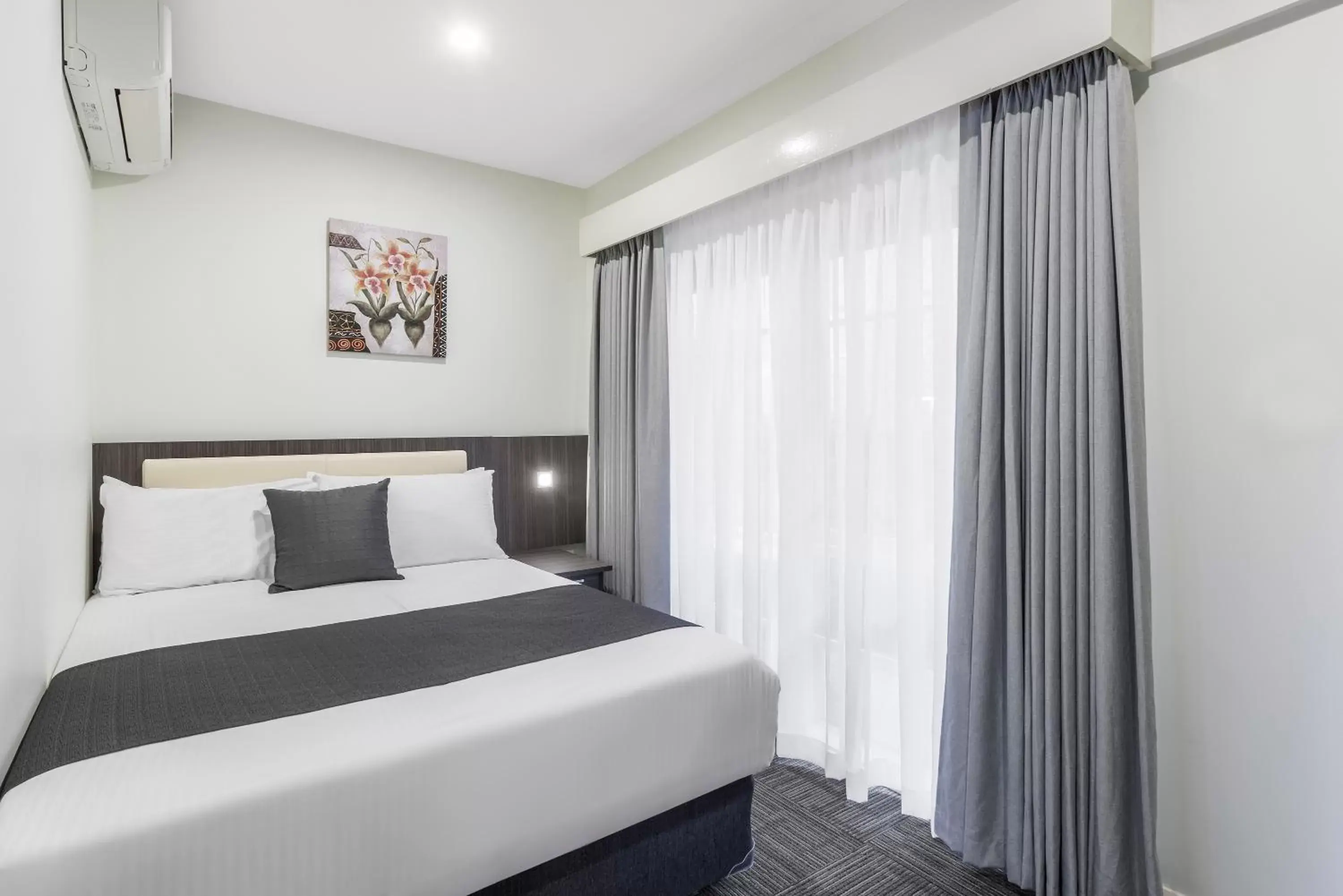 Bedroom, Bed in Quality Hotel Melbourne Airport