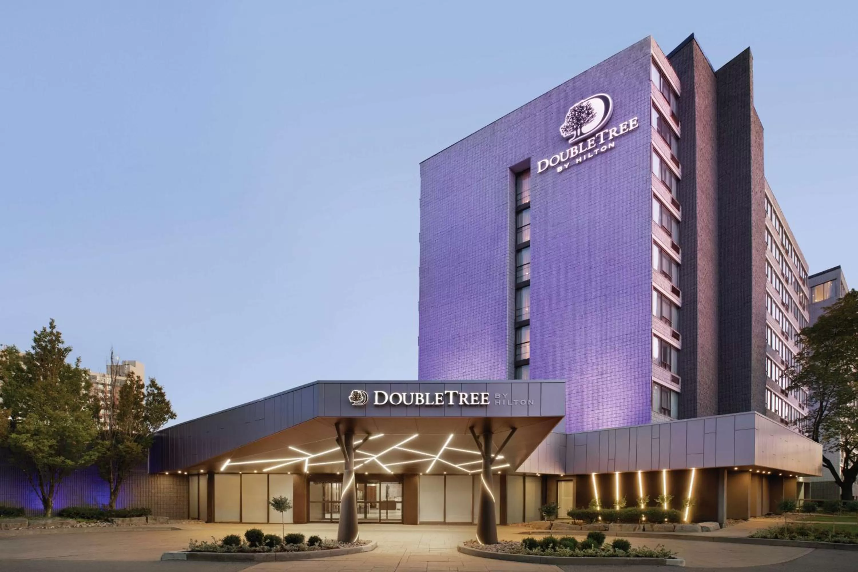 Property building in DoubleTree by Hilton Hotel Toronto Airport West