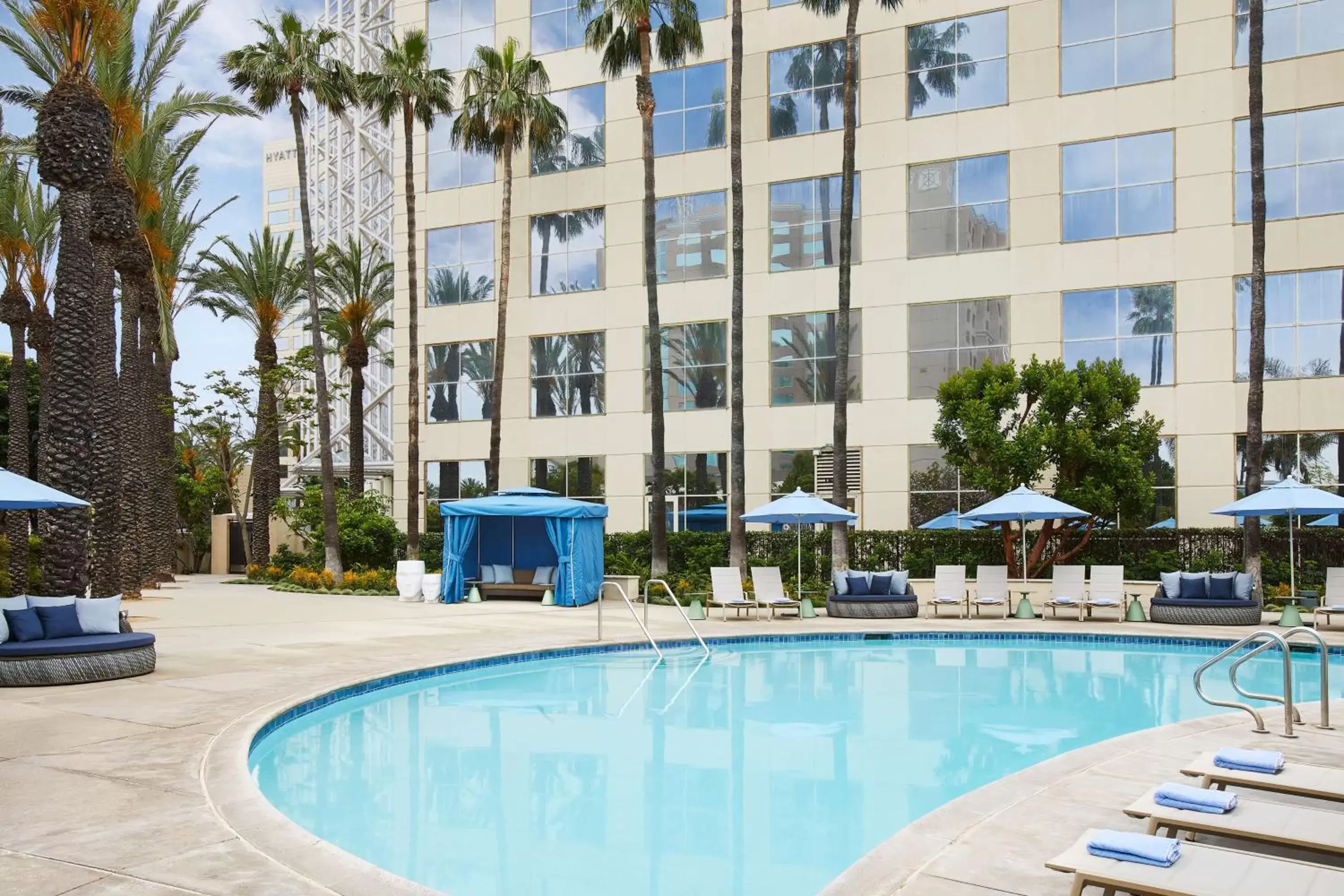 Swimming Pool in Hyatt Regency Orange County