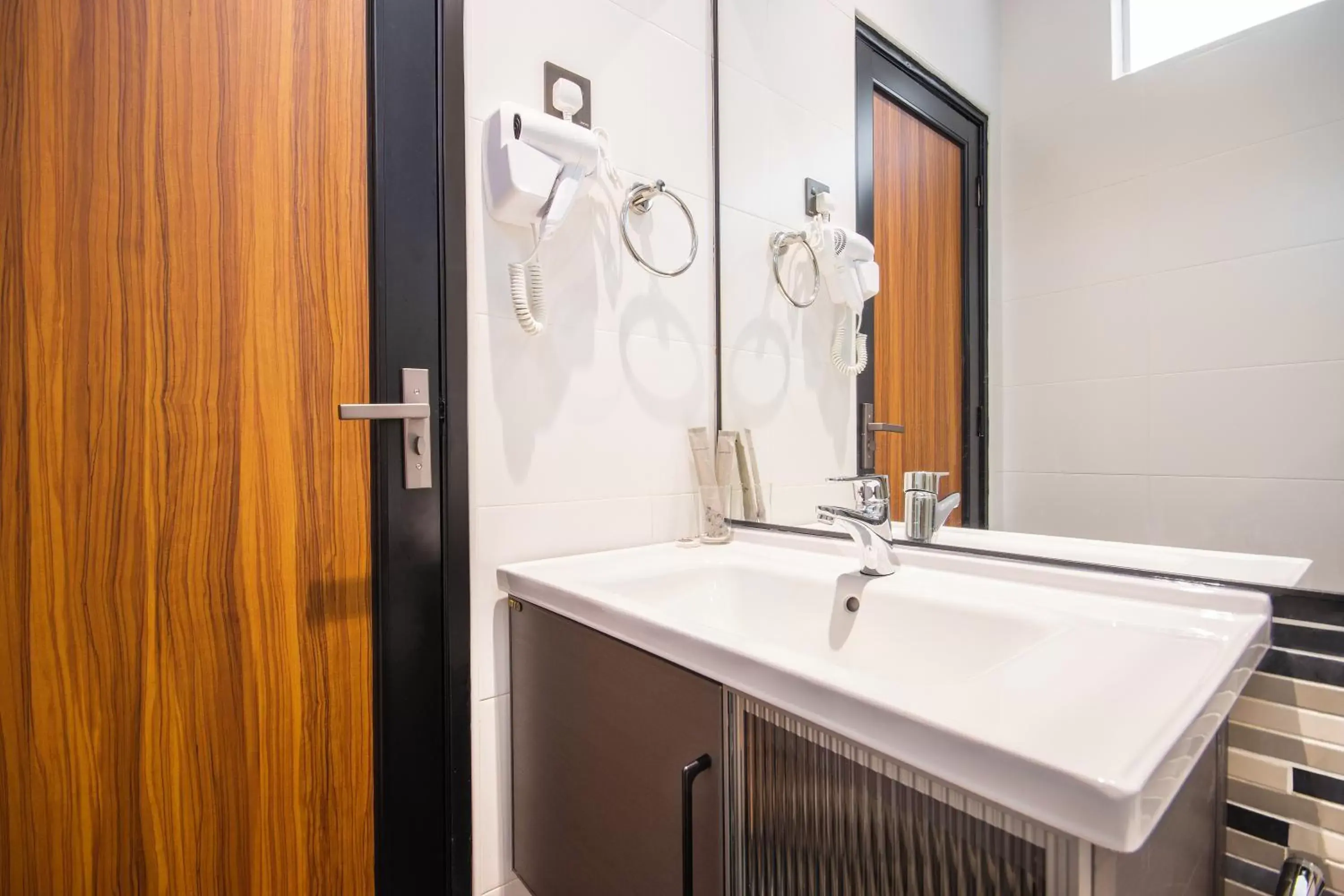 Superior Queen Room in Flemington Hotel Superior Queen Room in Flemington Hotel