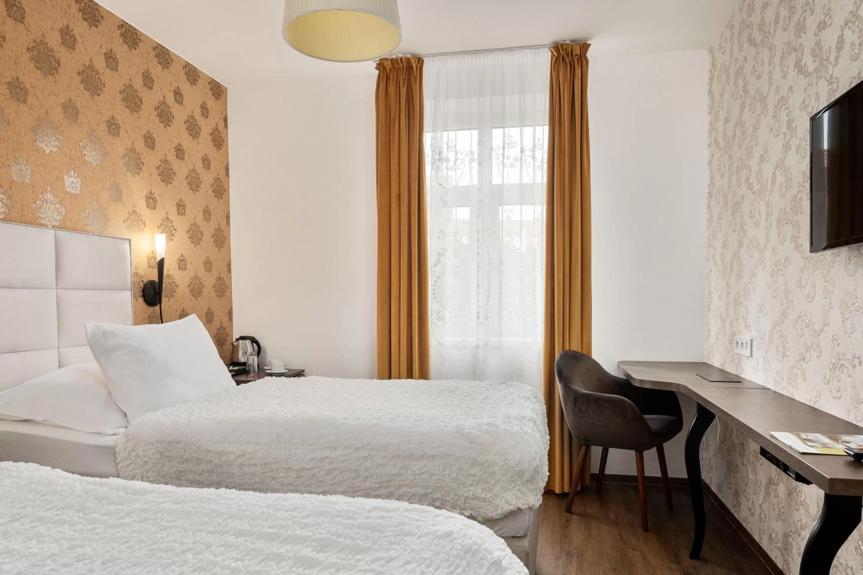 TV and multimedia, Bed in Hotel MAXPLAZA