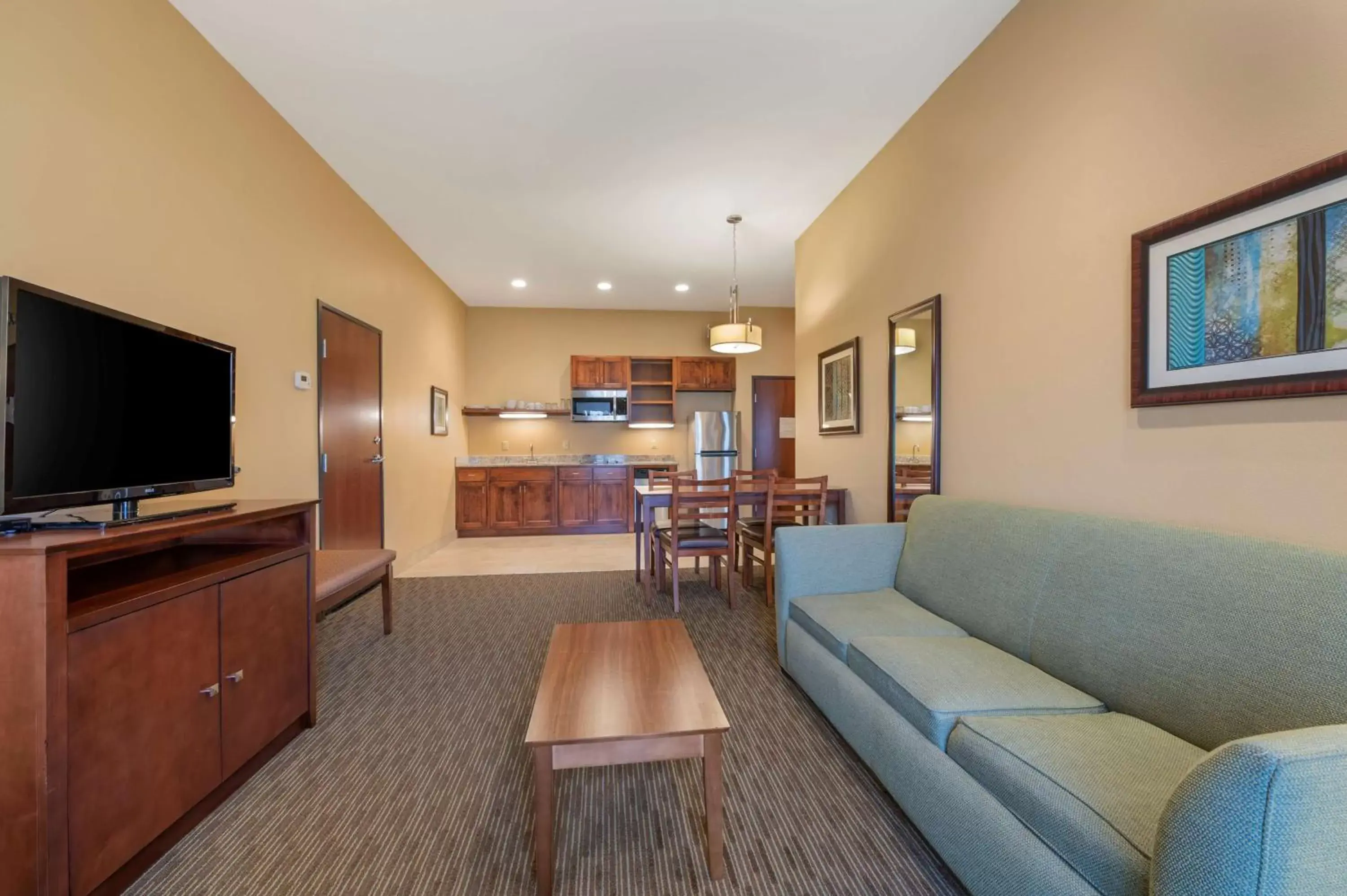 Kitchen or kitchenette, Seating Area in Best Western Plus French Lick