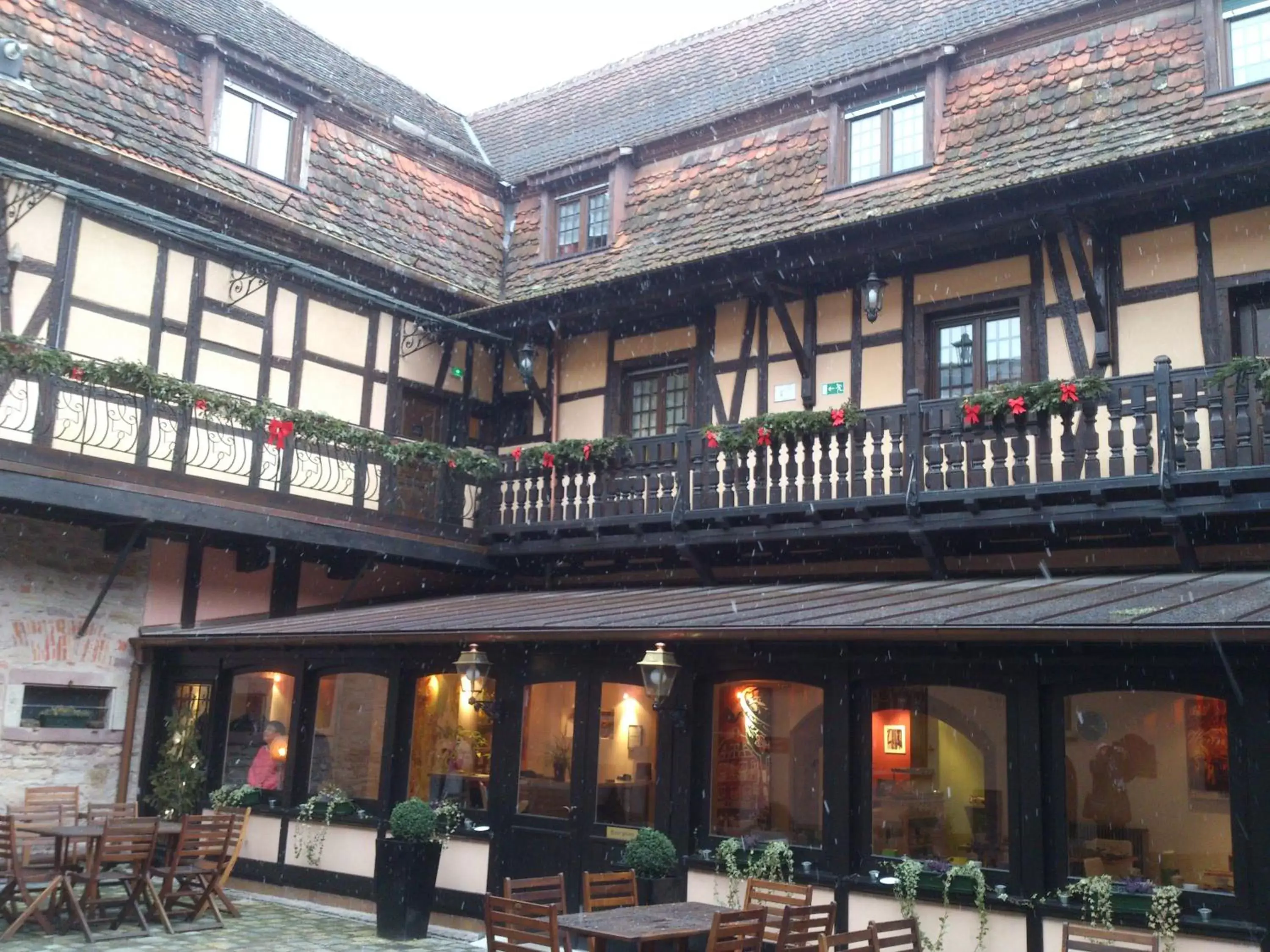 Patio, Property Building in Le Gouverneur Hotel