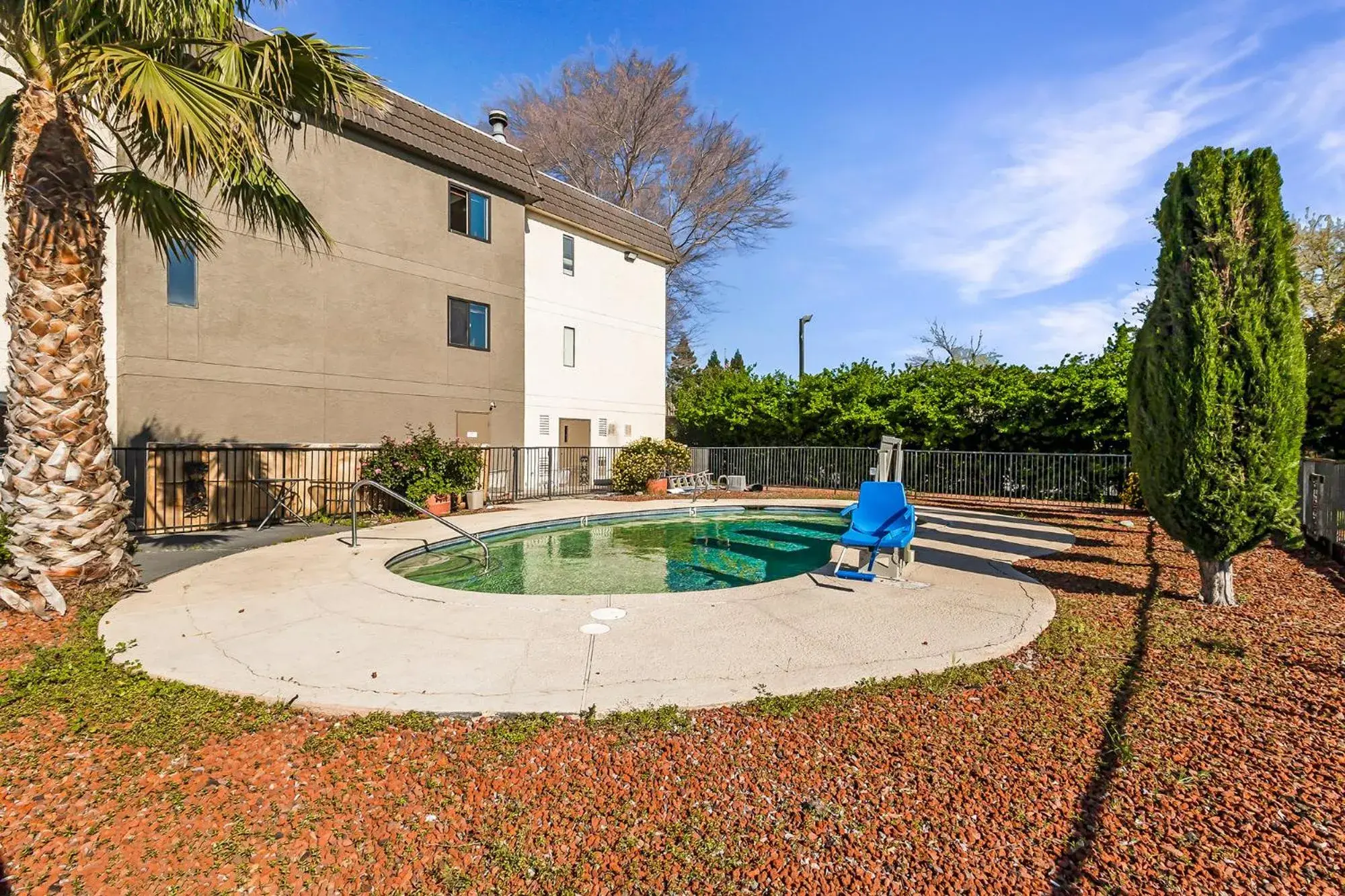 Swimming Pool in Sutter Inn