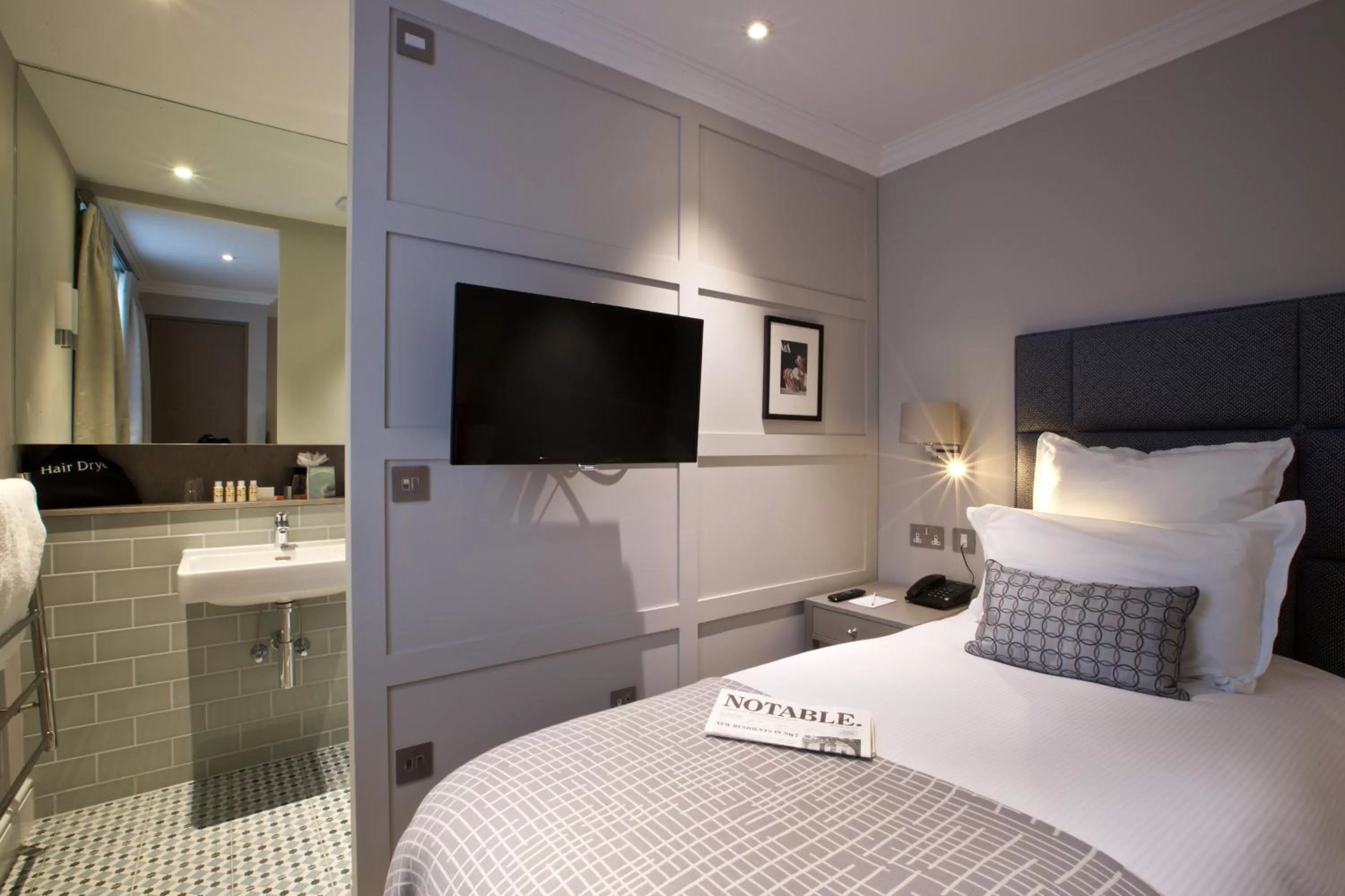 Bed in 54 Queen's Gate Hotel