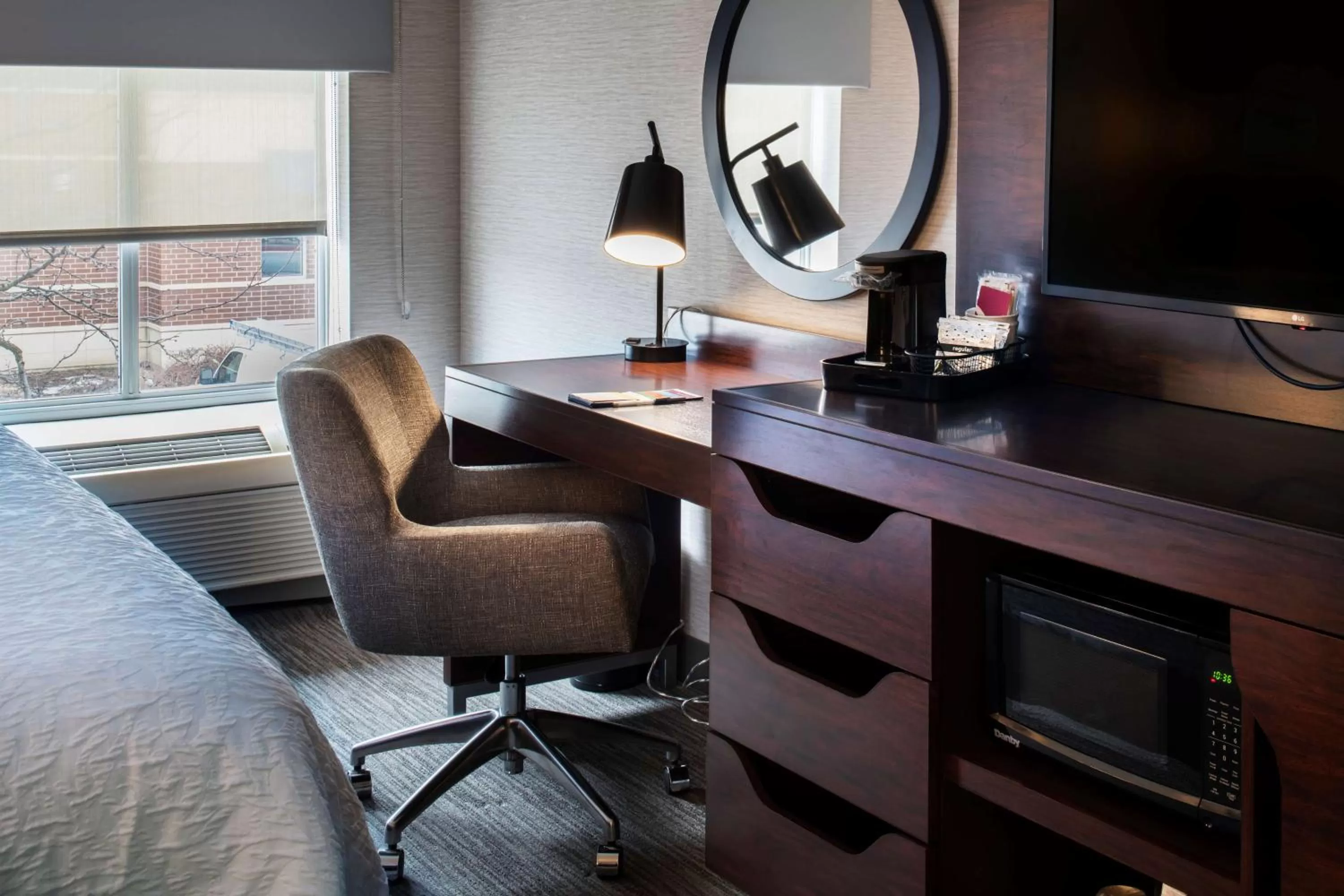 Bedroom, Bed in Hampton Inn & Suites Lincolnshire