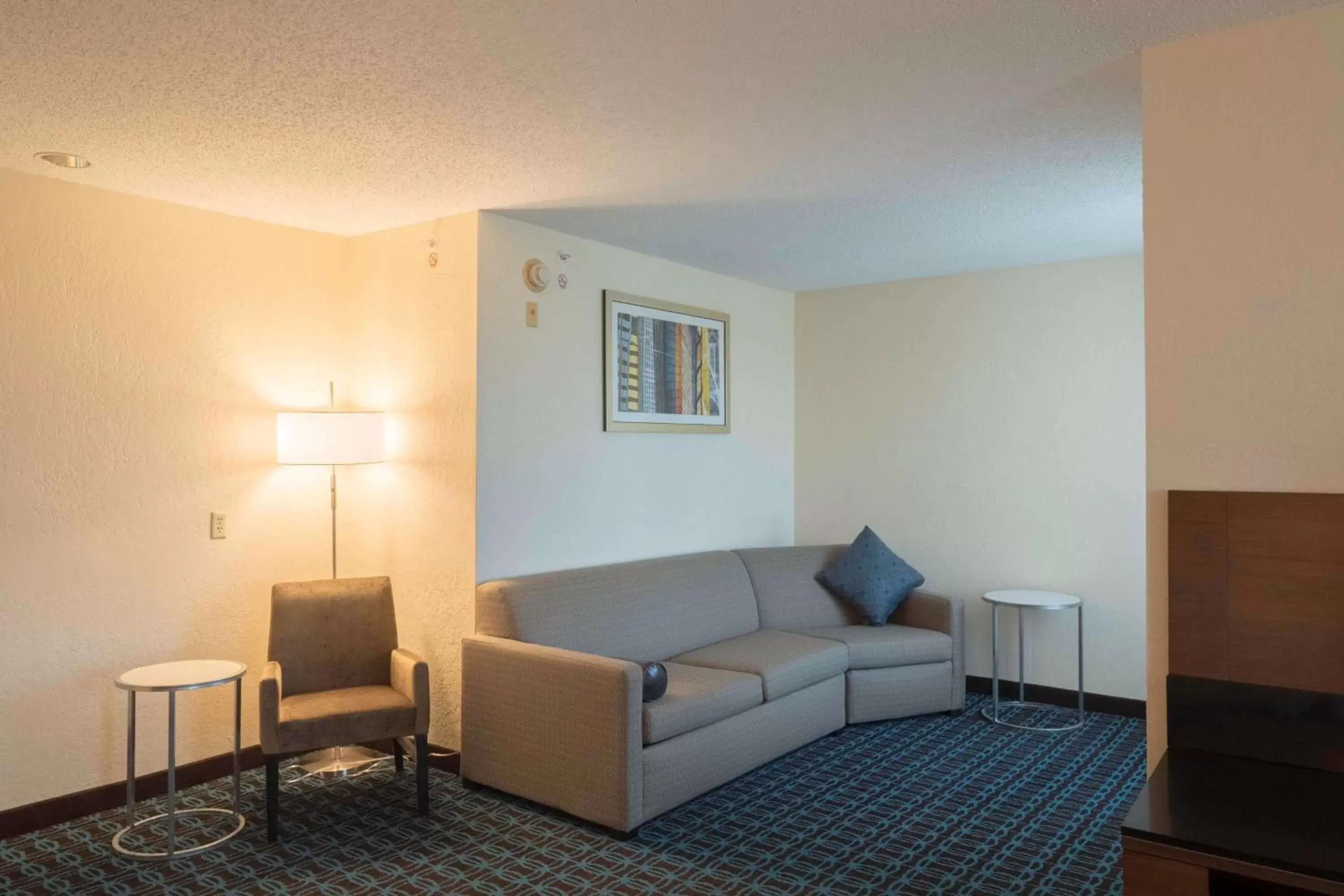 Photo of the whole room, Seating Area in Fairfield Inn & Suites by Marriott Cleveland Streetsboro