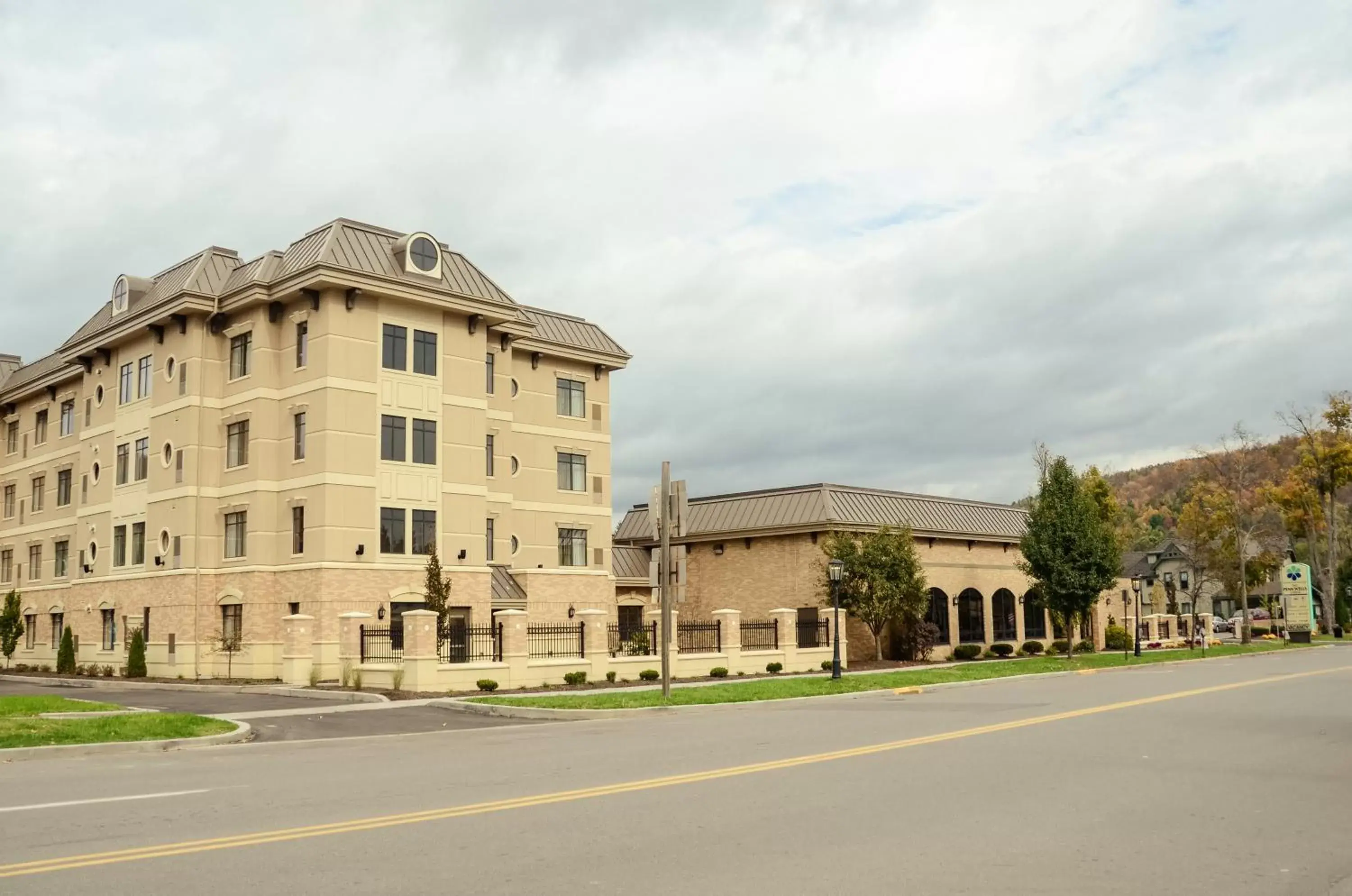 Facade/entrance, Property Building in Penn Wells Lodge