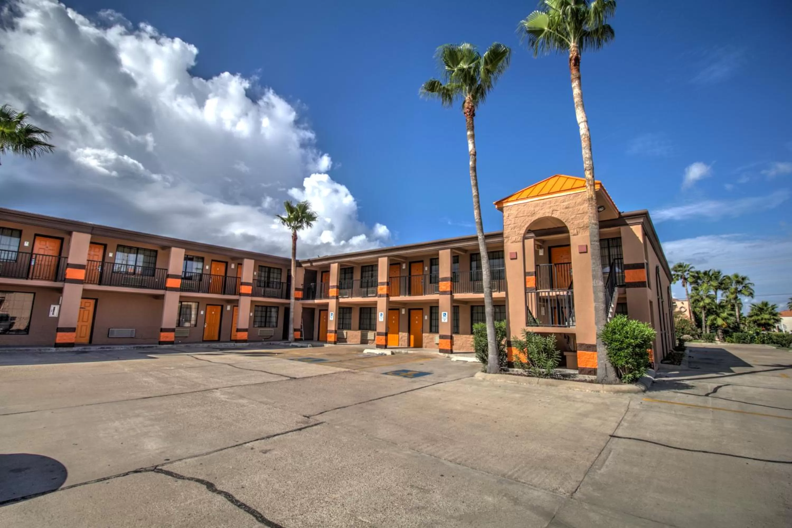Property building in South Padre Island Inn