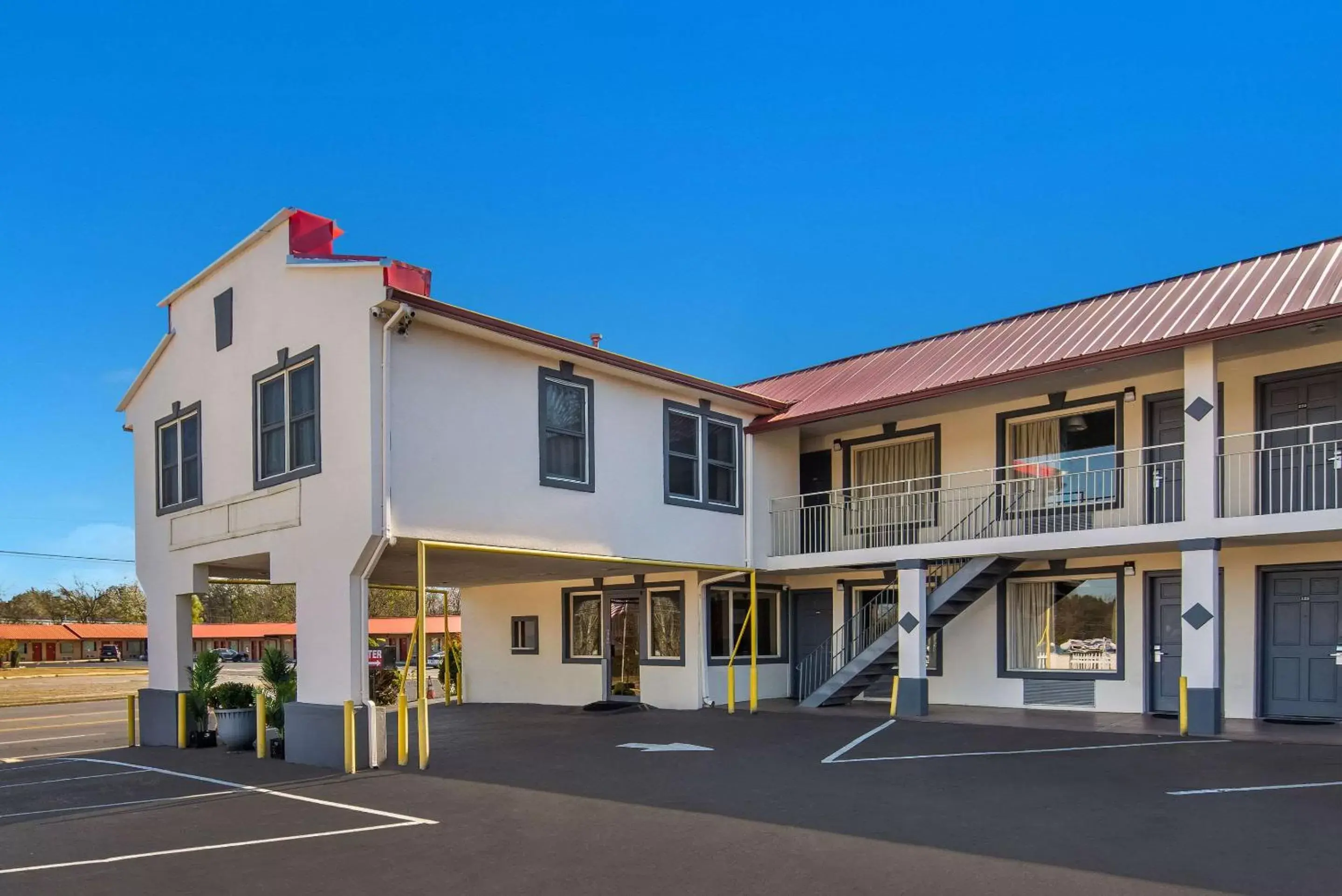 Property Building in Econo Lodge Calhoun North Damascus