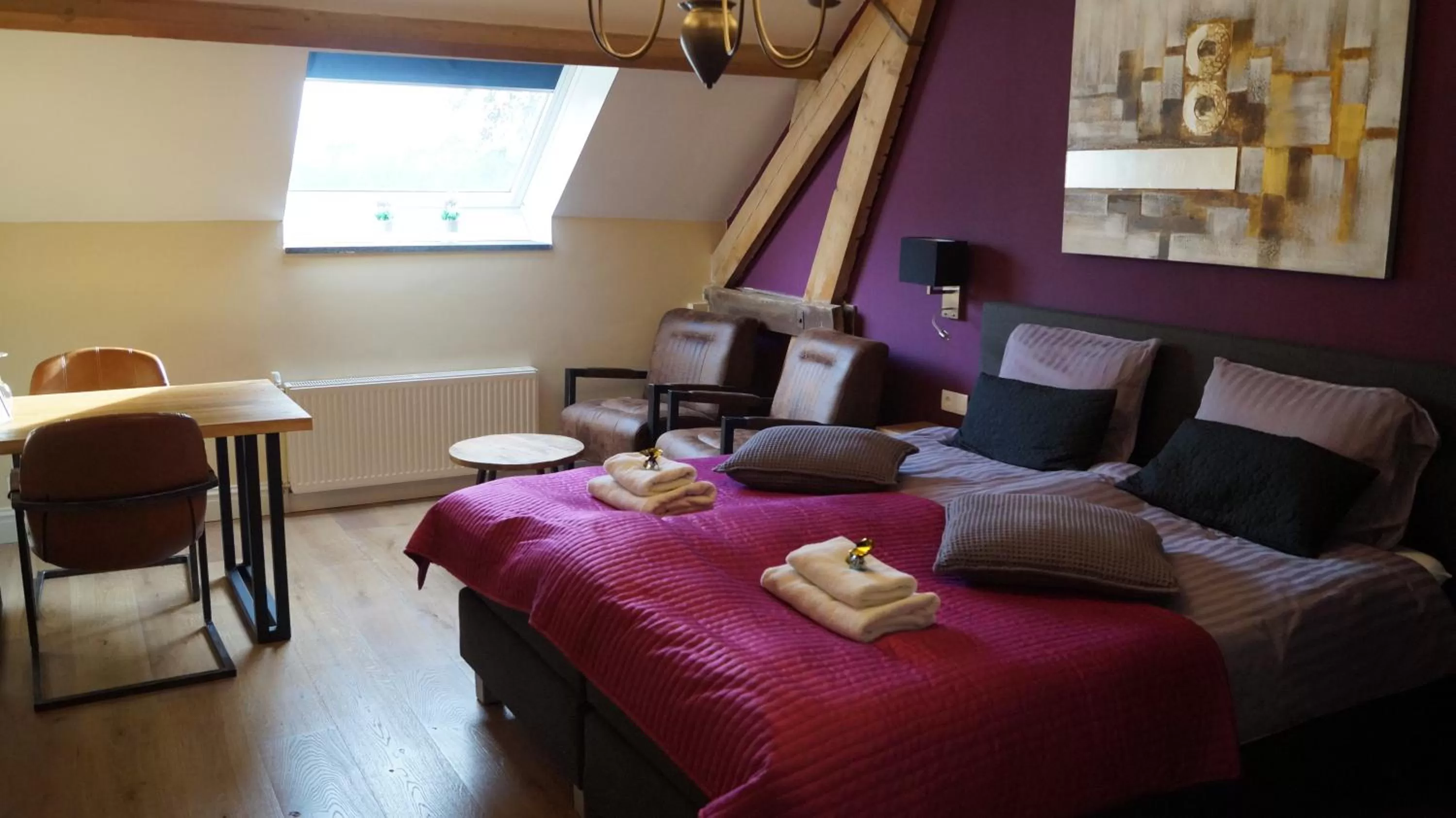 Seating area, Bed in B&B Johannes-Hoeve