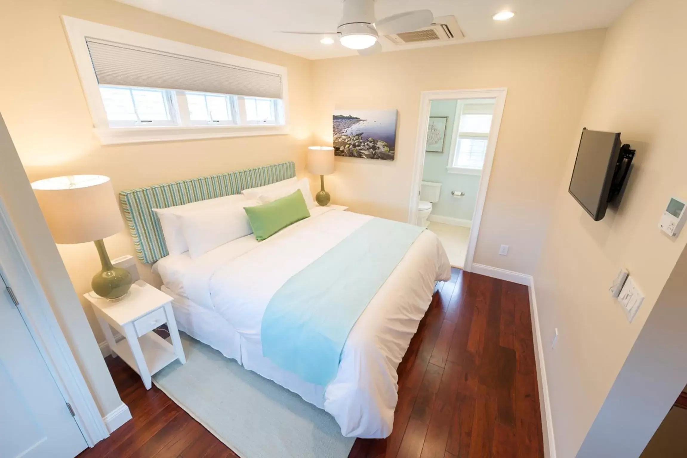 Photo of the whole room, Bed in The East Island Reserve Hotel