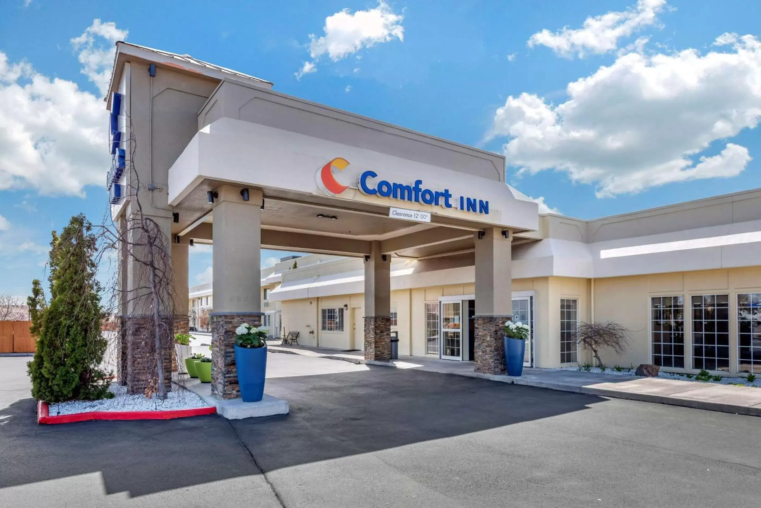 Property building in Comfort Inn & Suites Klamath Falls