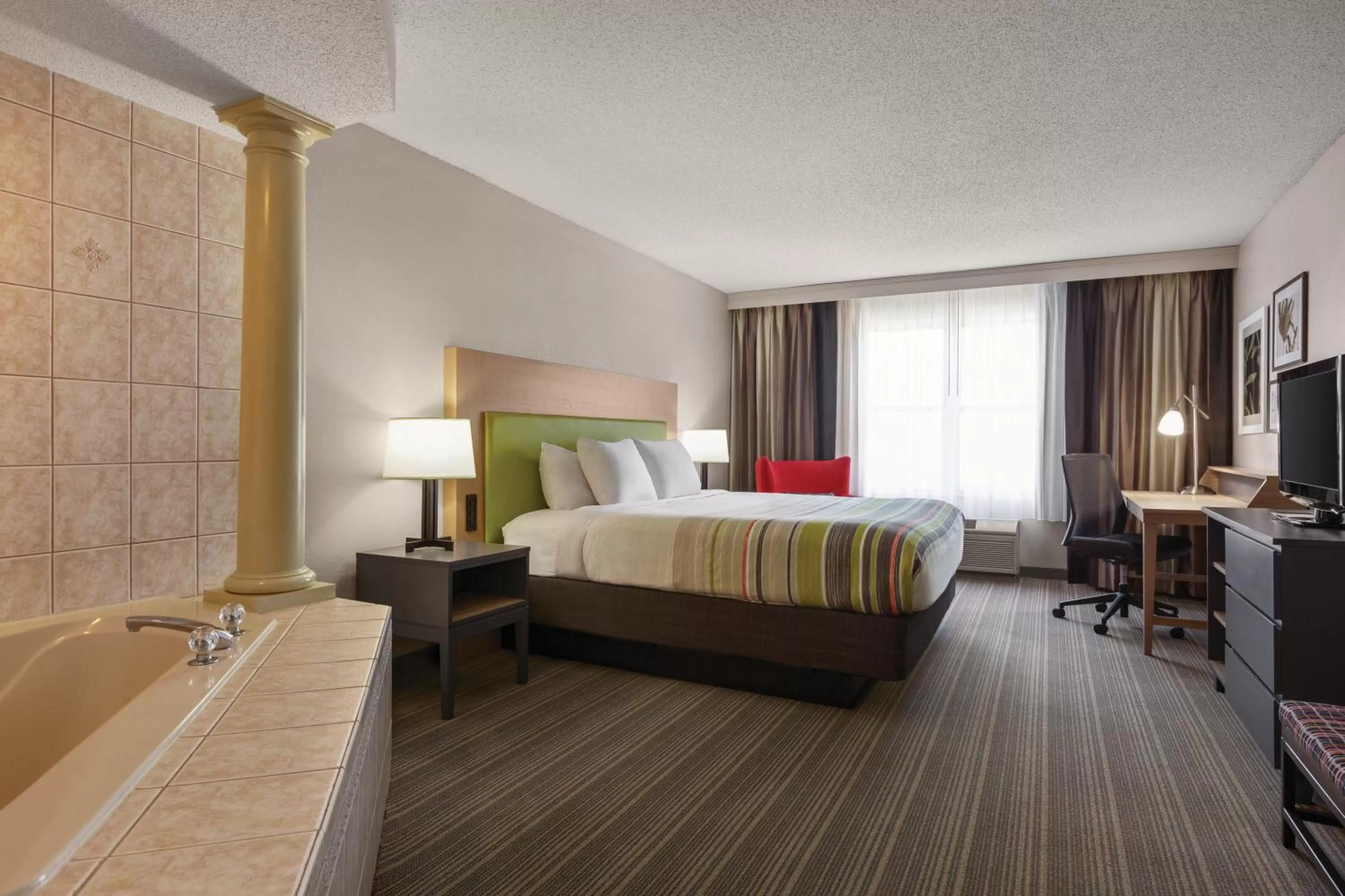 Bed in Country Inn & Suites by Radisson, Beaufort West, SC