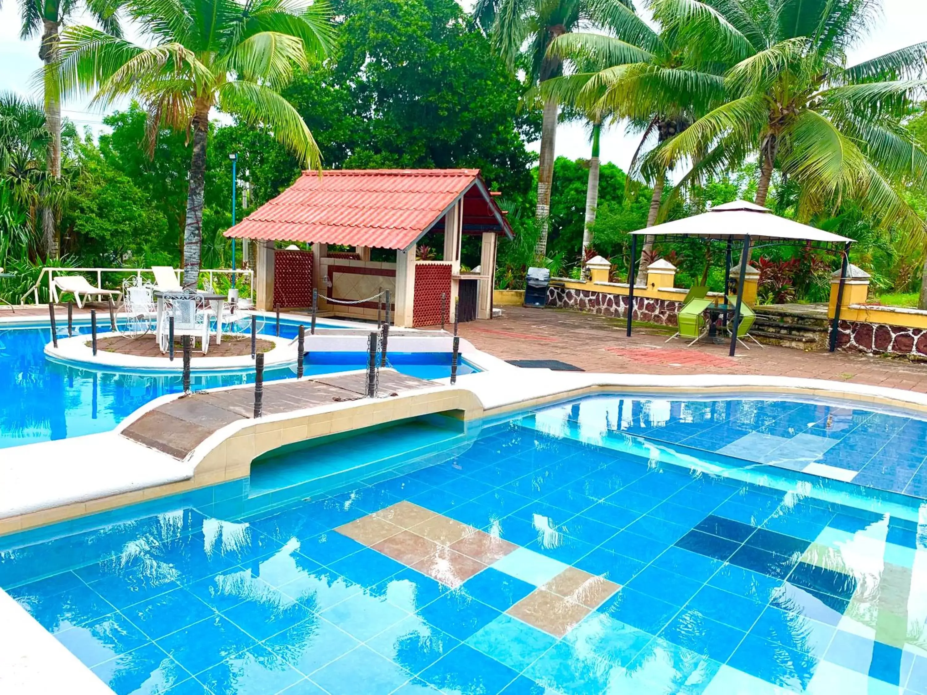 Swimming Pool in Hotel Green River