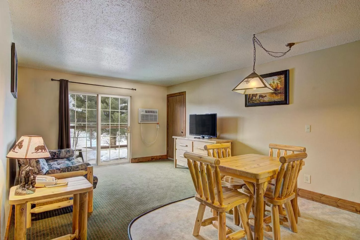 Living room in Eagle River Inn and Resort