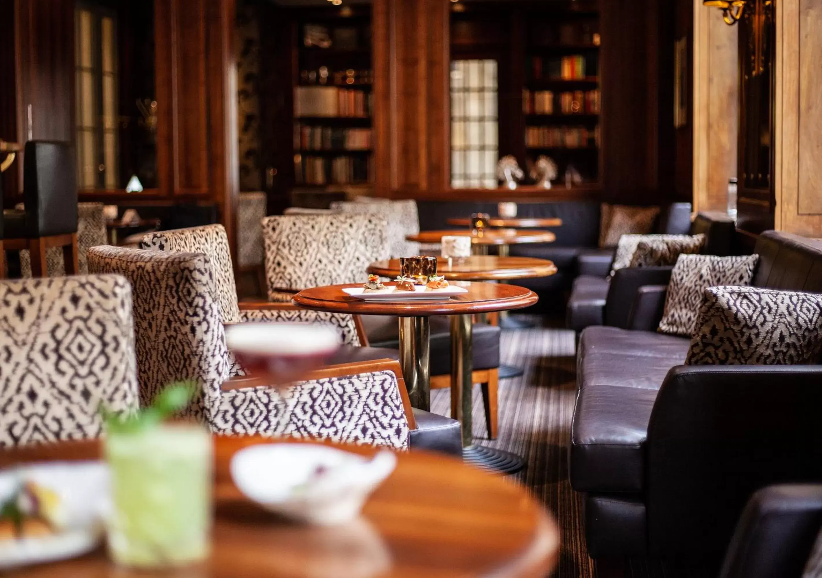 Lounge or bar in Hotel Bellevue Palace Bern