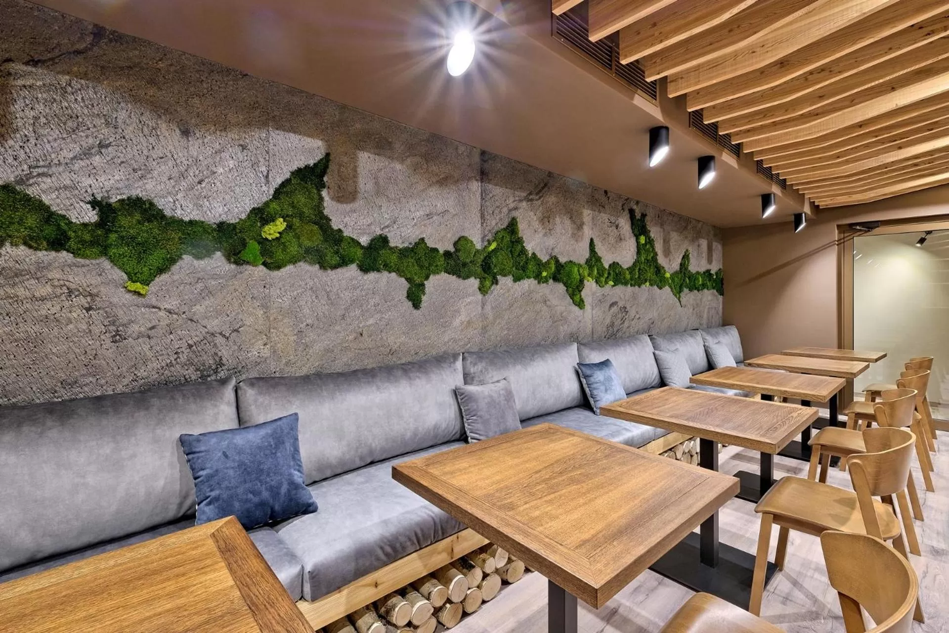 Restaurant/places to eat in Harda House Friends & Spa