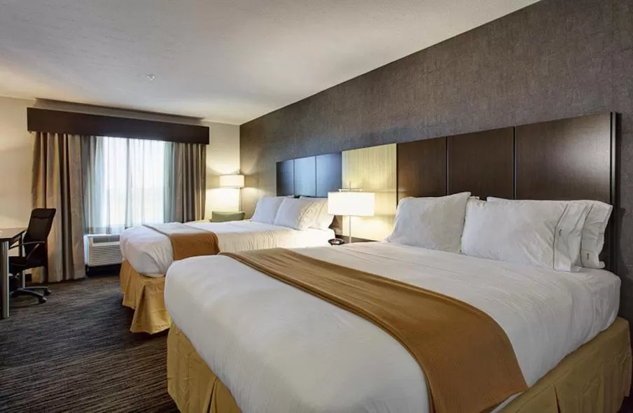 Holiday Inn Express & Suites North Fremont by IHG