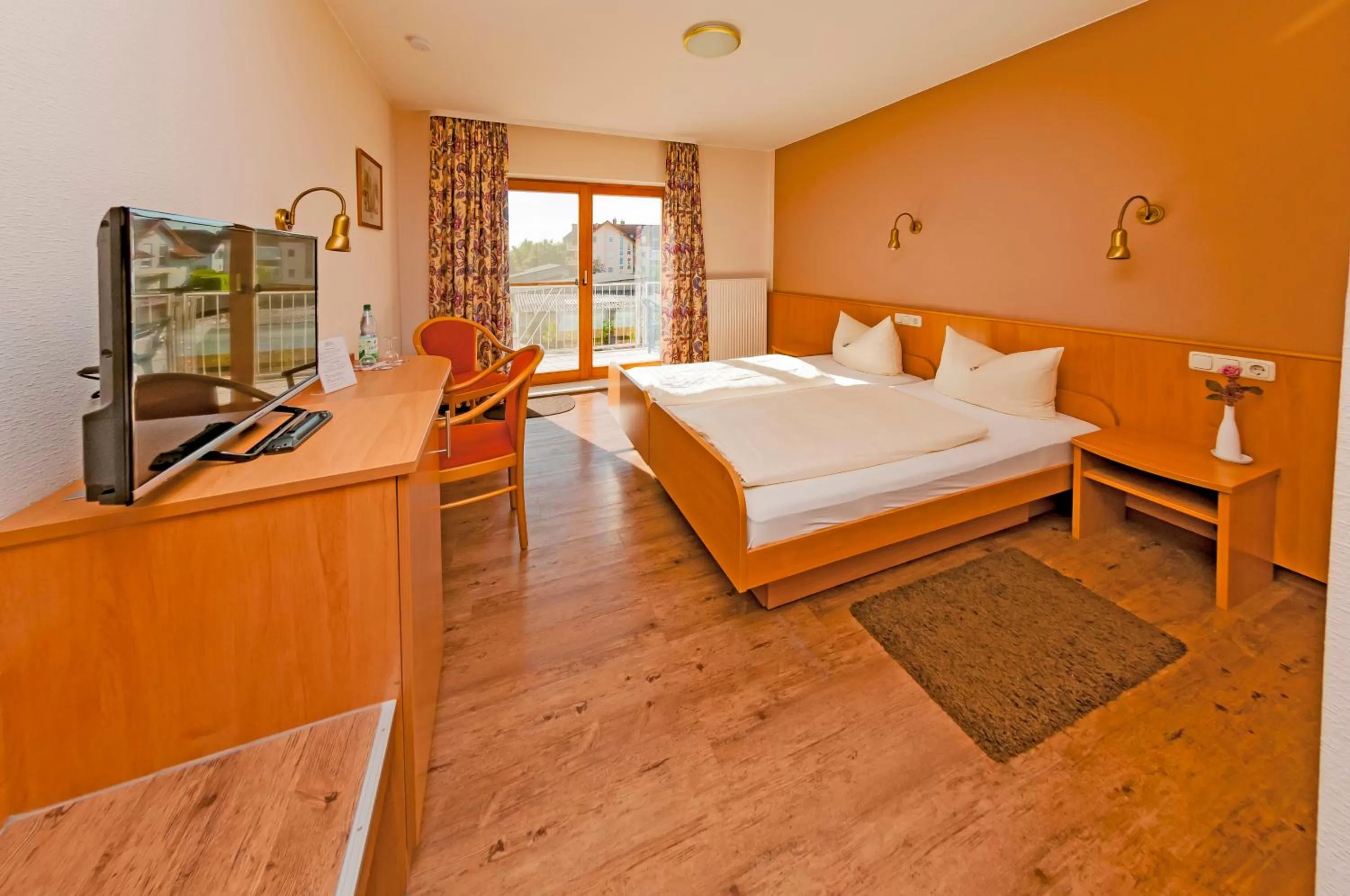 Photo of the whole room, Bed in Hotel Bett & Frühstück