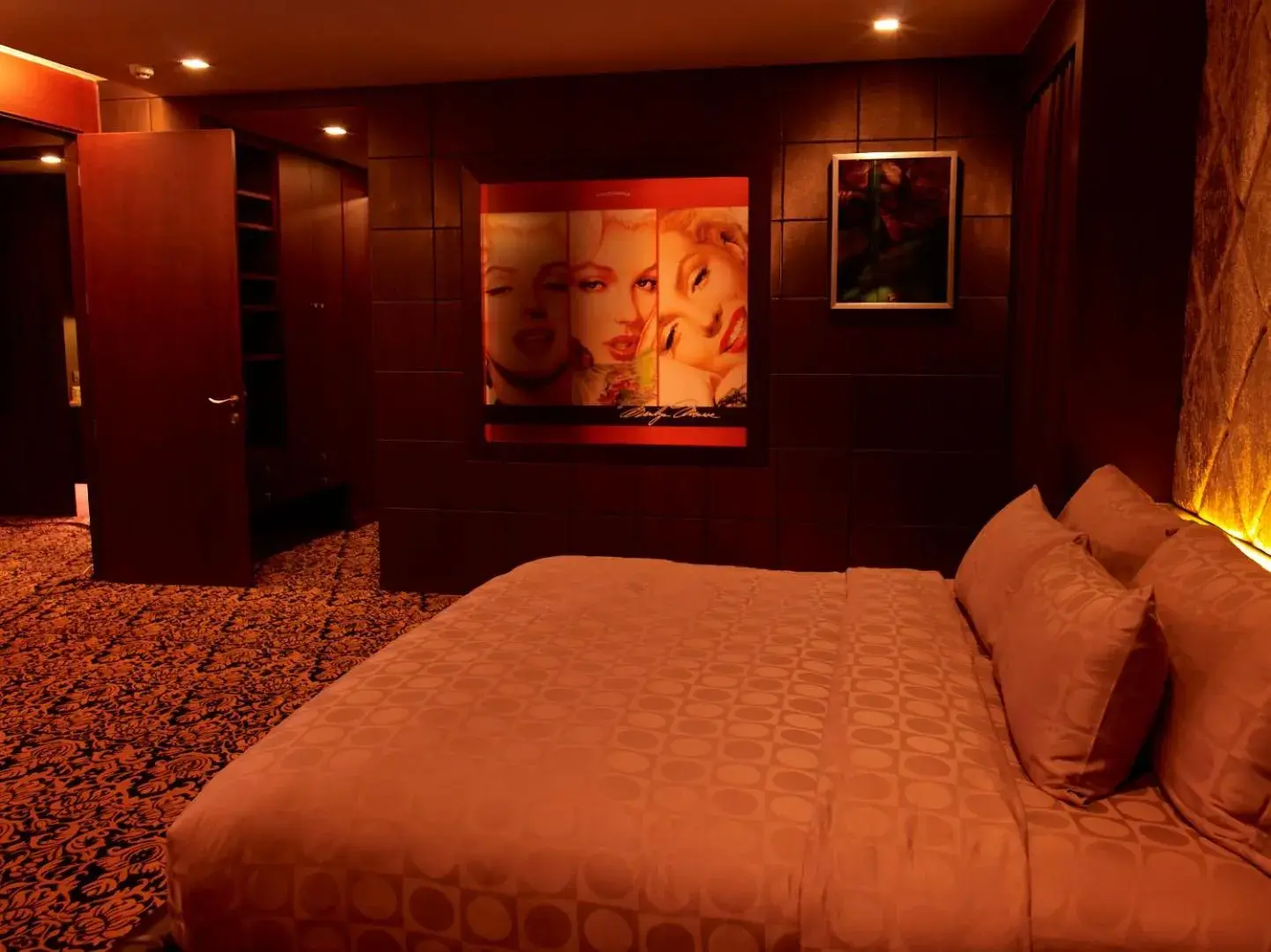 Bed in Maleewana Hotel & Resort