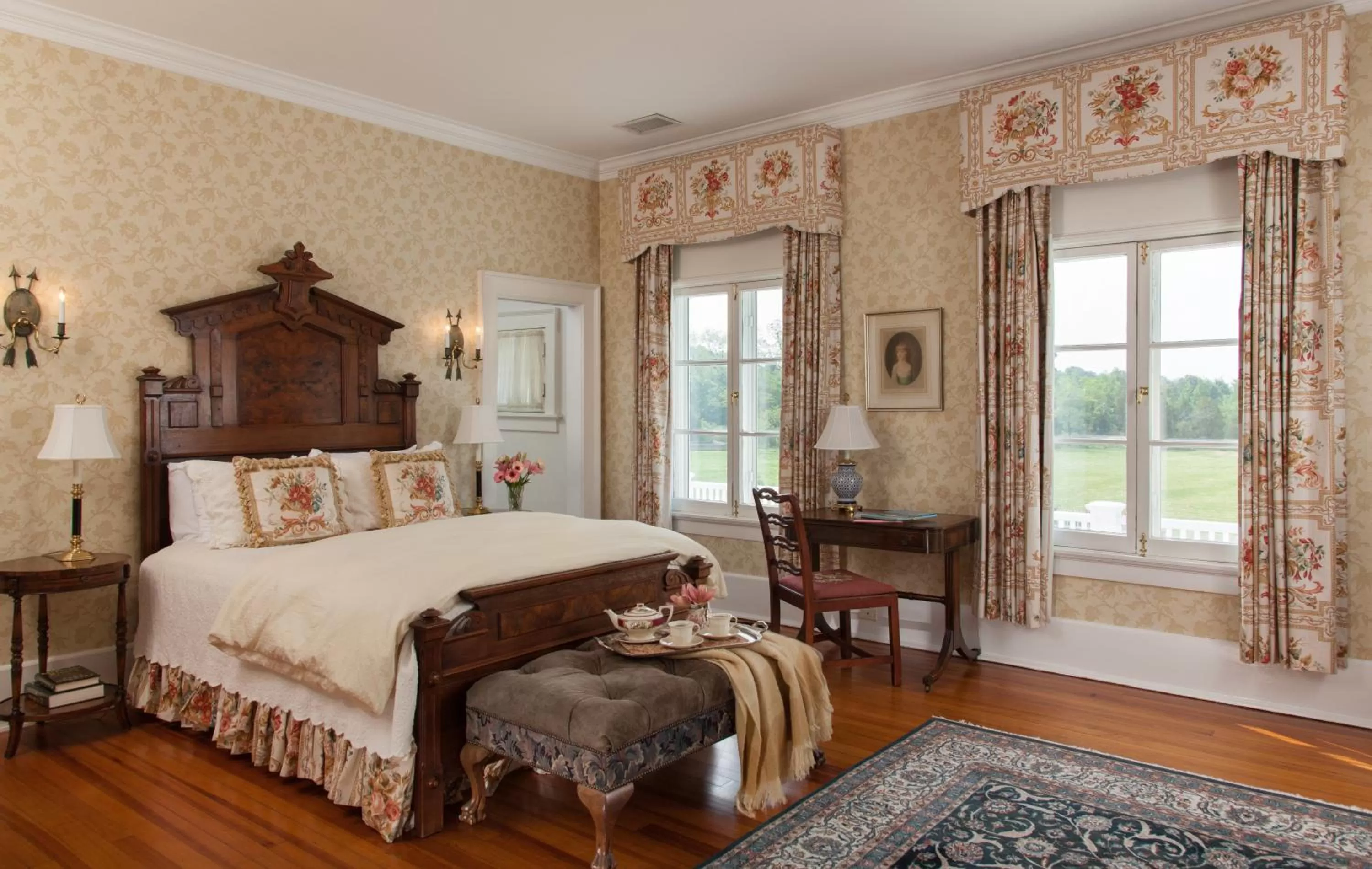 Bed in Inn at Warner Hall