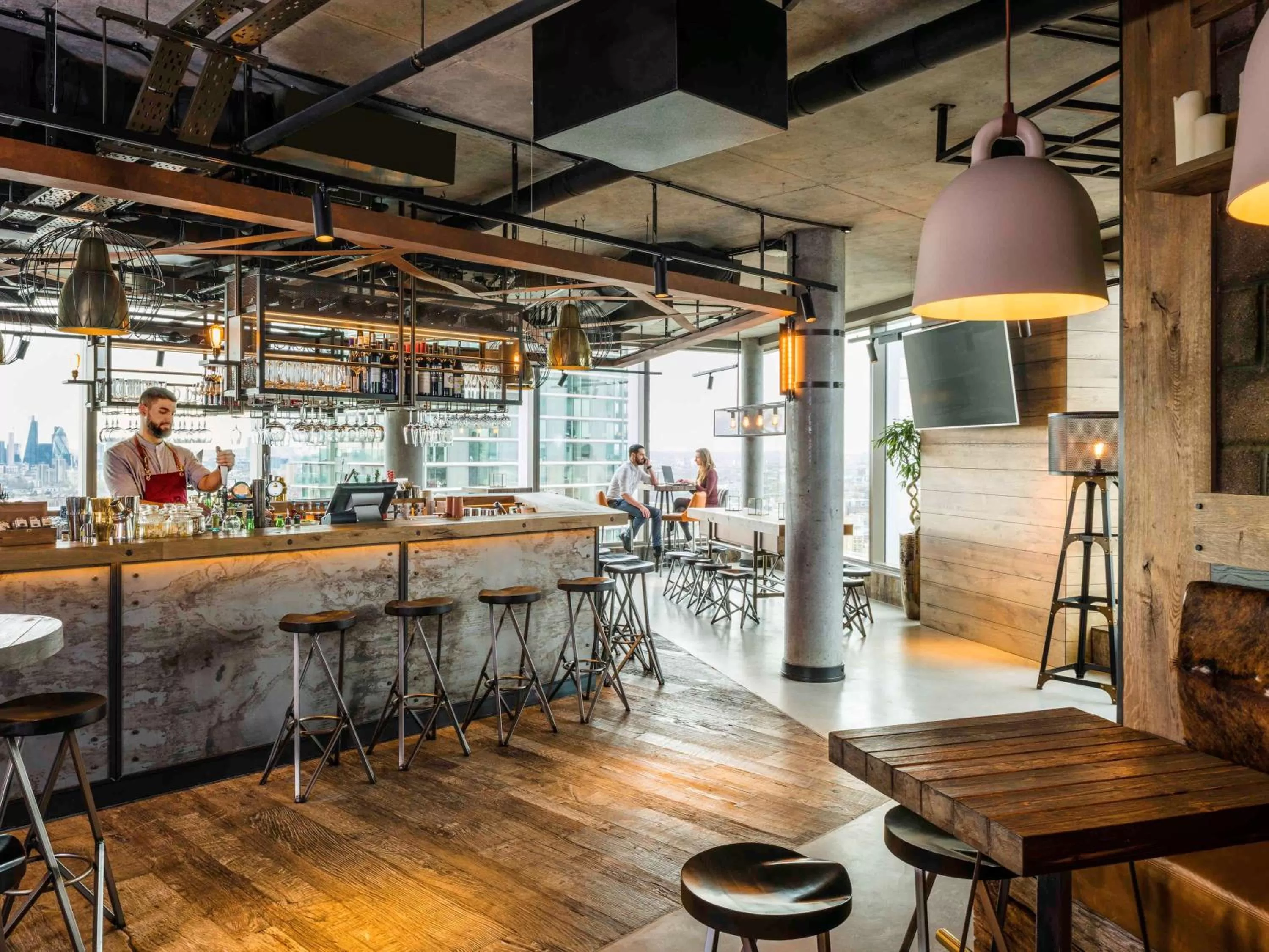 Lounge or bar in Novotel London Canary Wharf