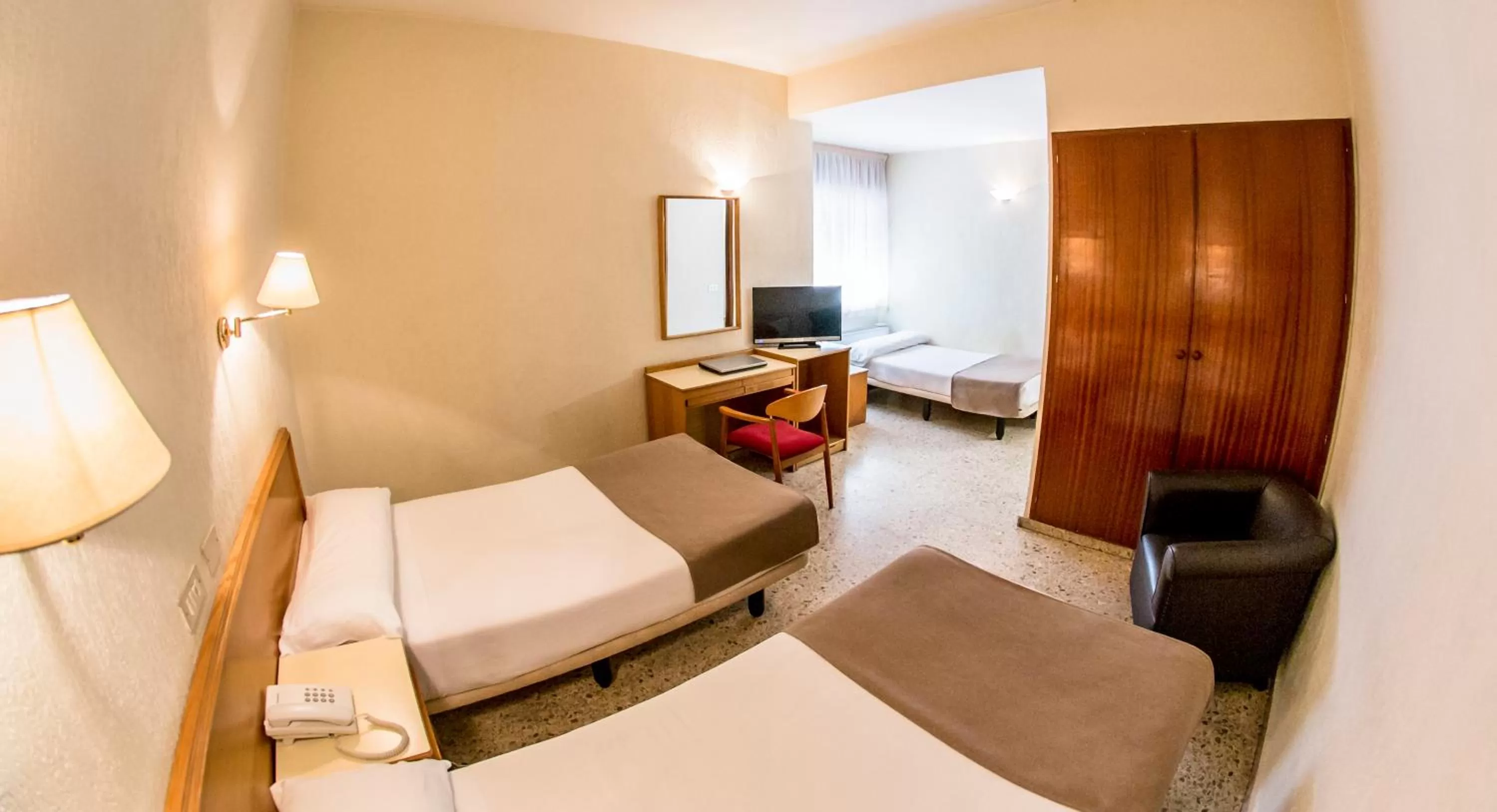 Bedroom, Bed in Hotel Leuka