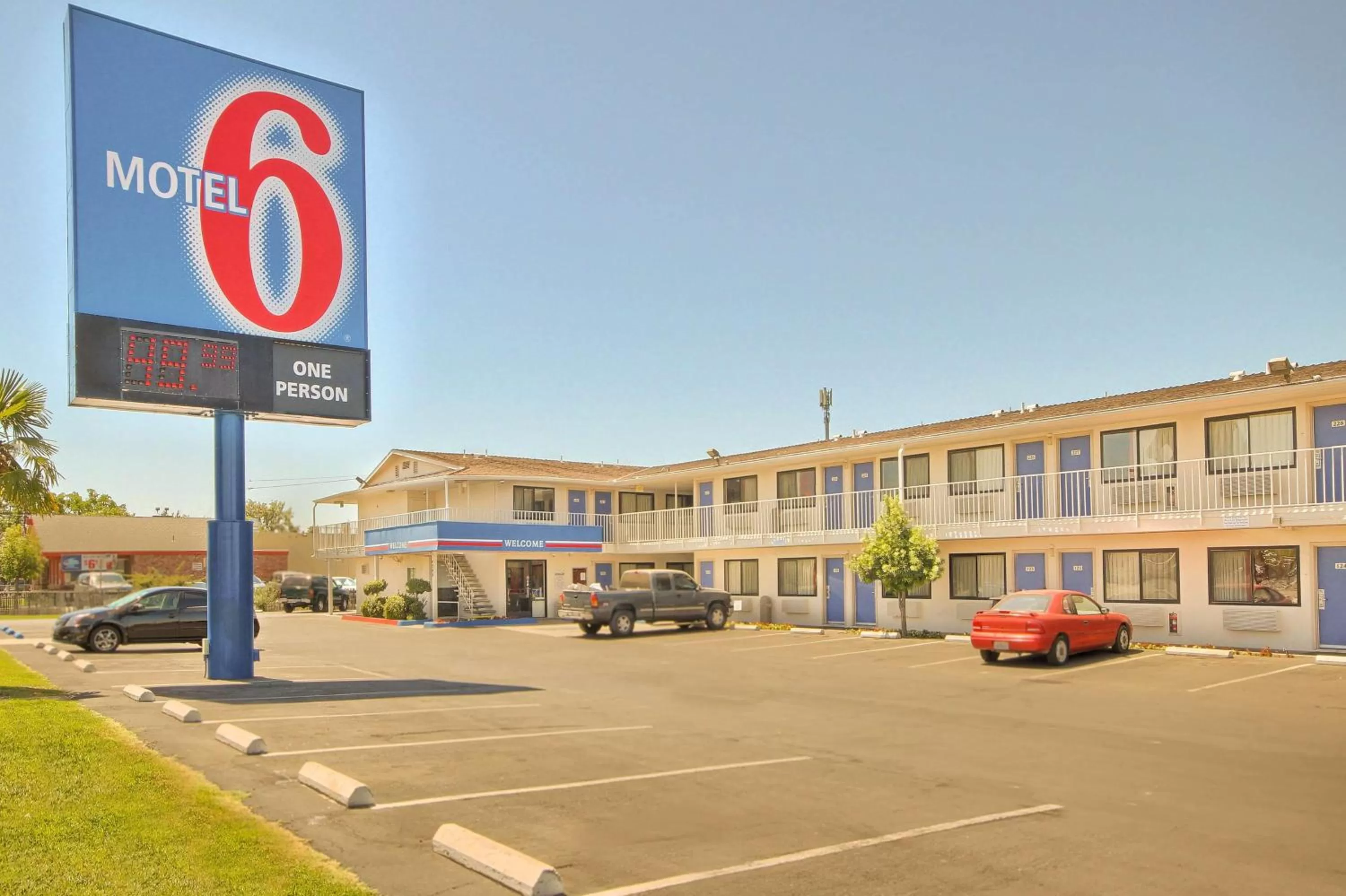Motel 6-Fresno, CA - Blackstone North