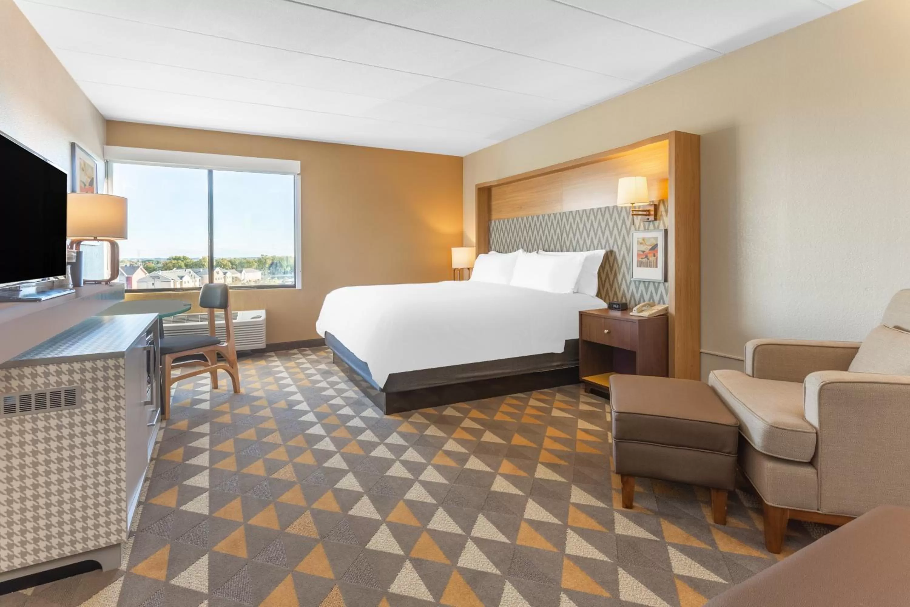 Photo of the whole room, Bed in Holiday Inn Rockford by IHG
