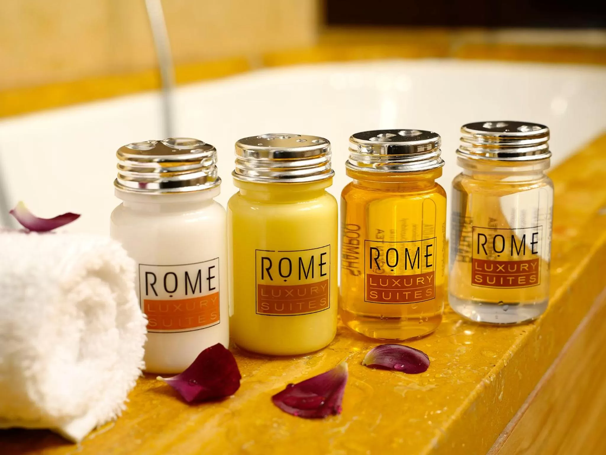 Bathroom in Mario De' Fiori 37