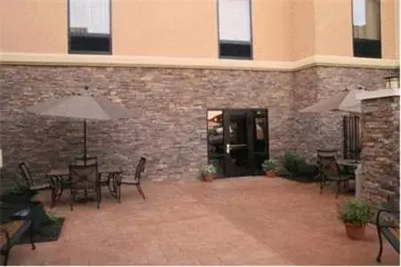 Lounge or bar in Hampton Inn Harrison Lounge or bar in Hampton Inn Harrison