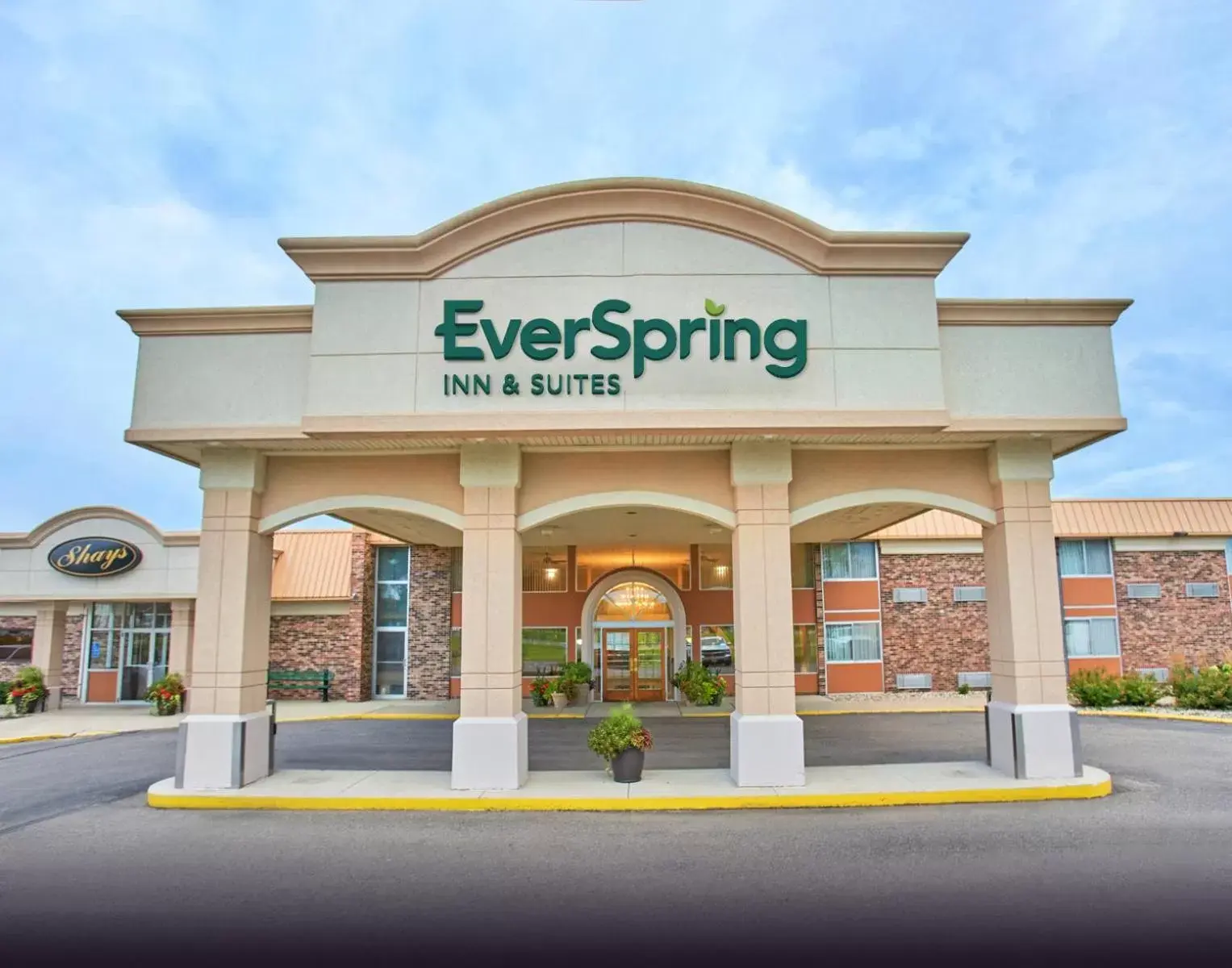 Facade/entrance in EverSpring Inn and Suites Facade/entrance in EverSpring Inn and Suites