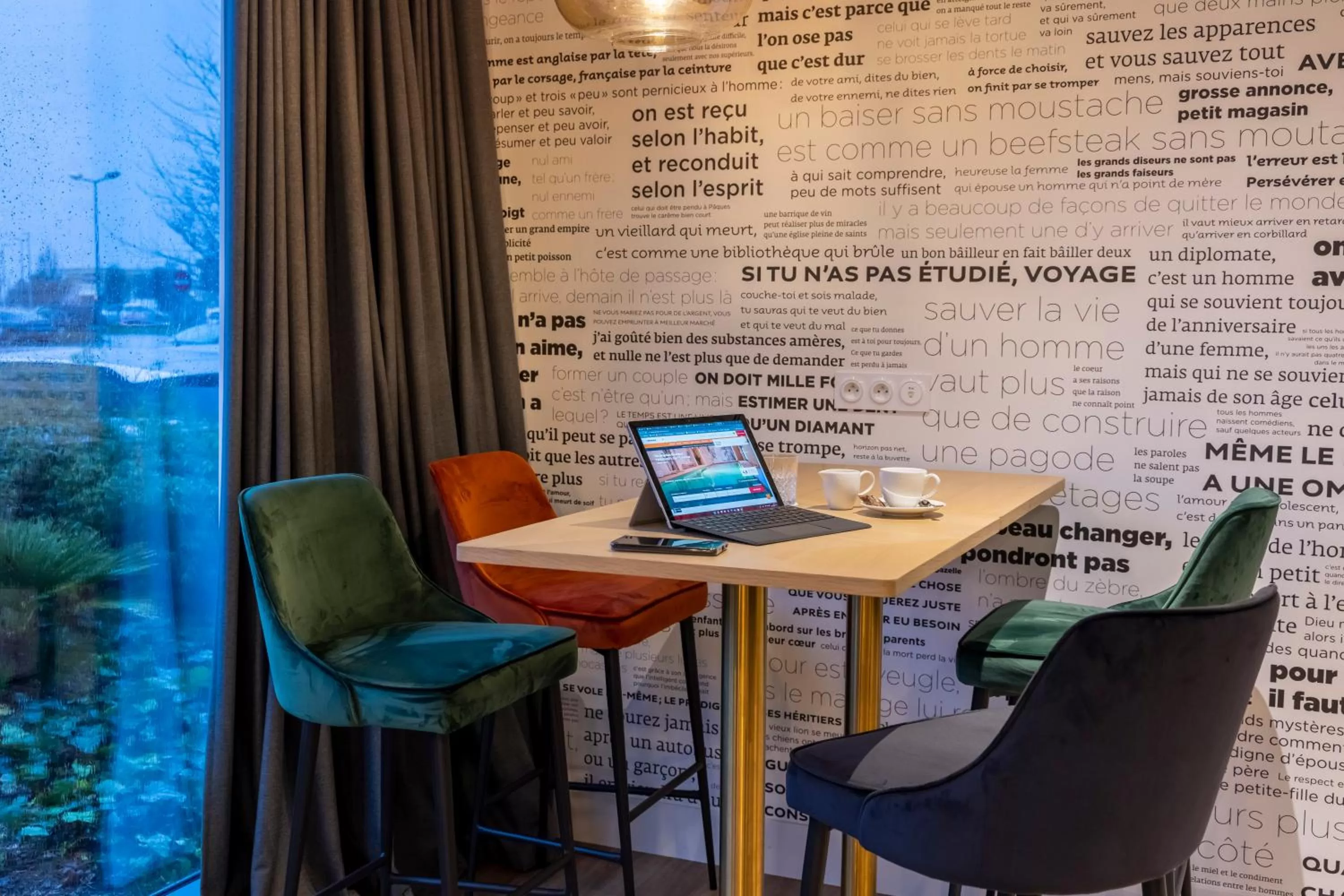 Lounge or bar in PADJA Hôtel & Spa Vannes