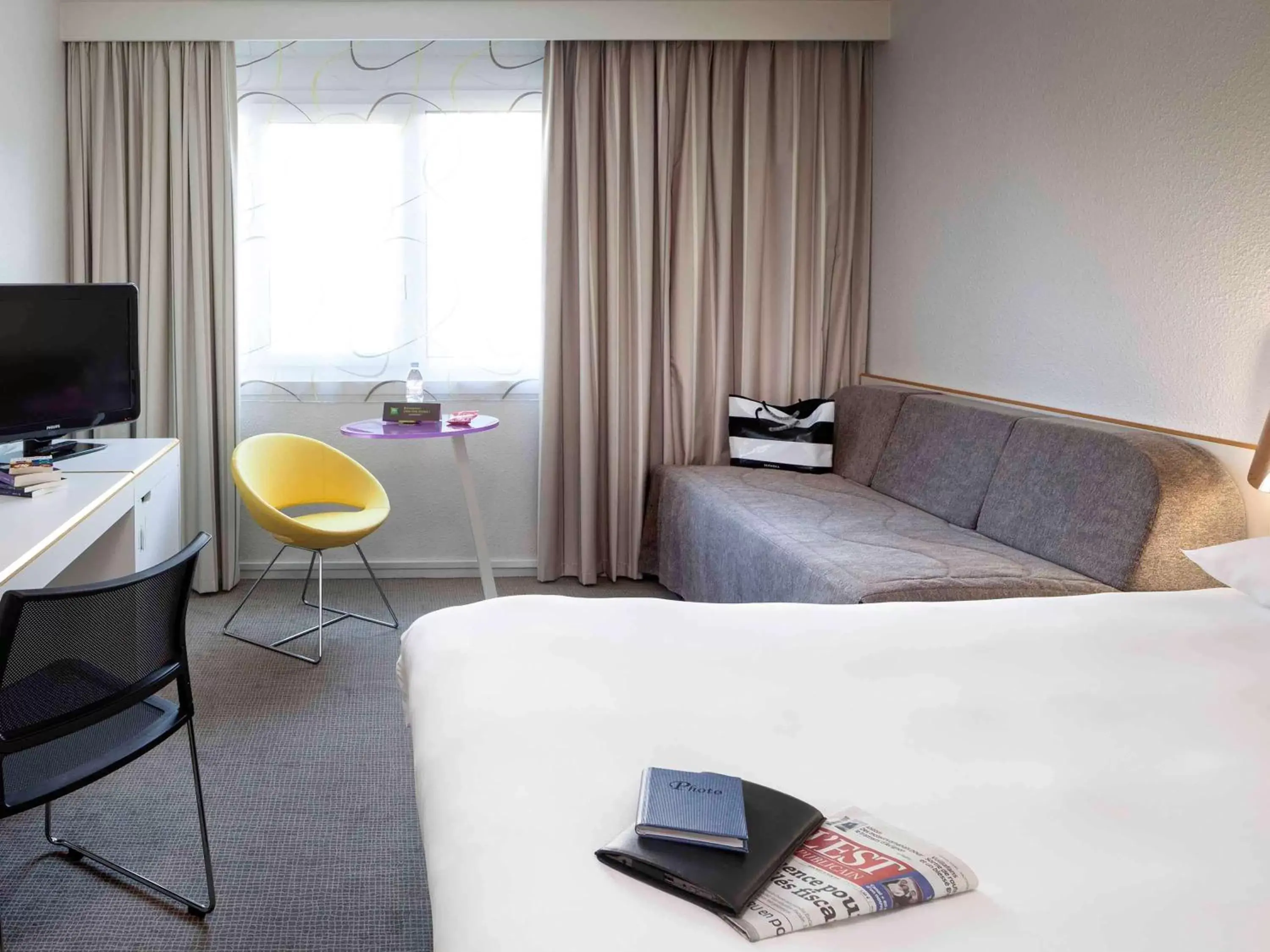 Photo of the whole room, Bed in ibis Styles Besançon