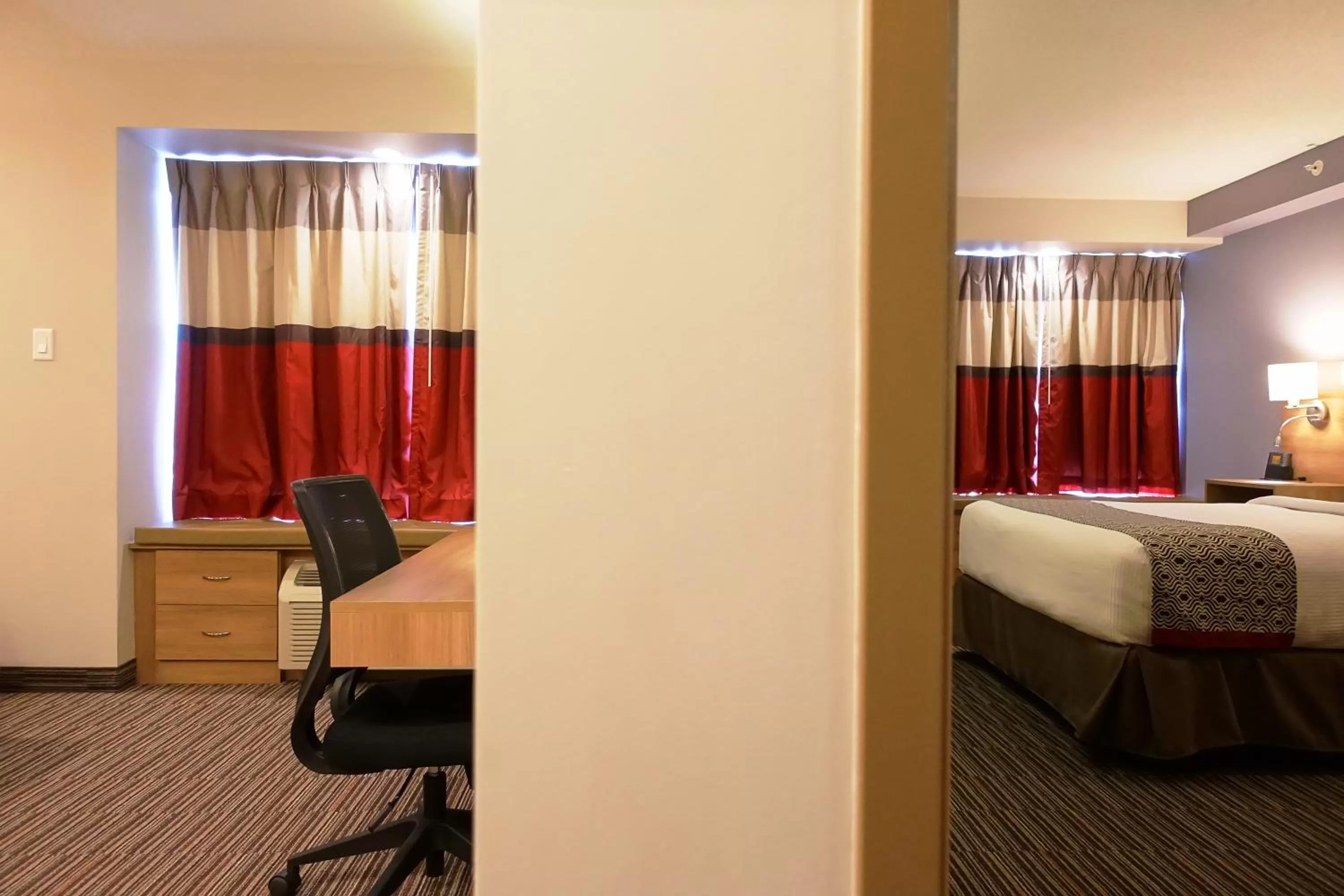 Bed in Microtel Casselman