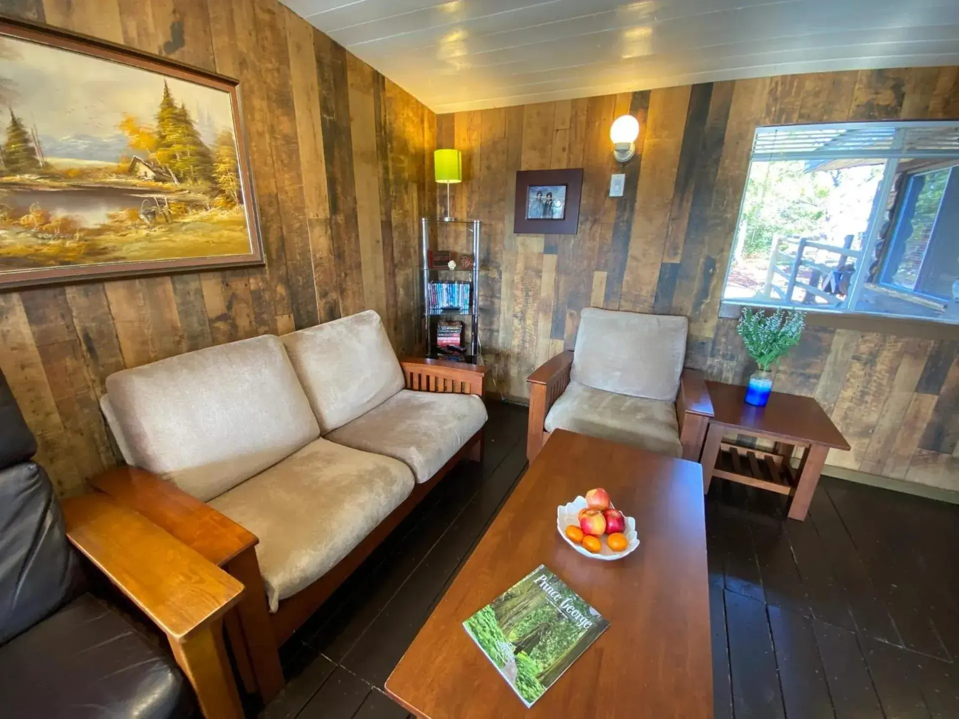 TV and multimedia, Seating Area in Woodhouse Cottages And Ranch