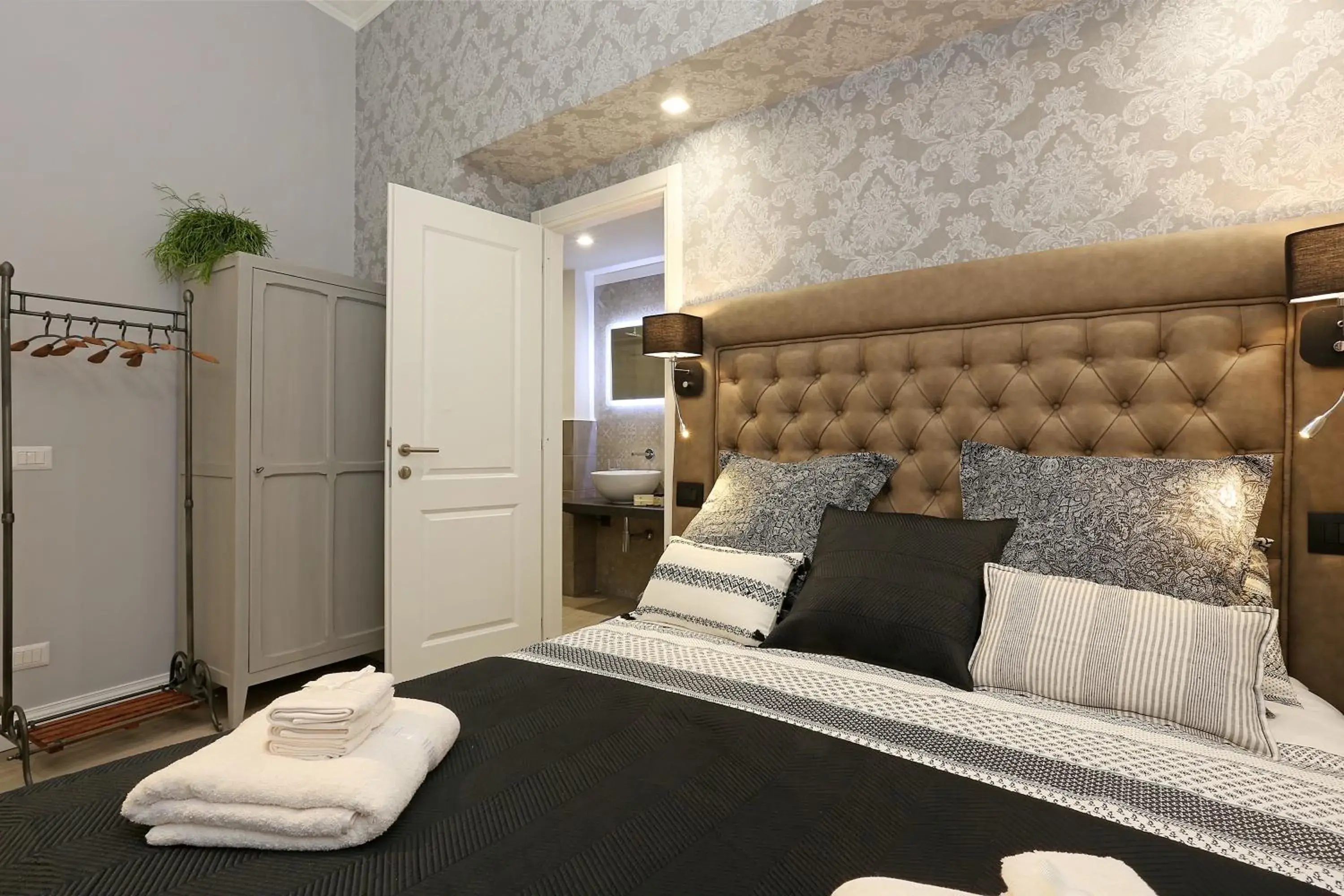 Other, Bed in Capricci Romani