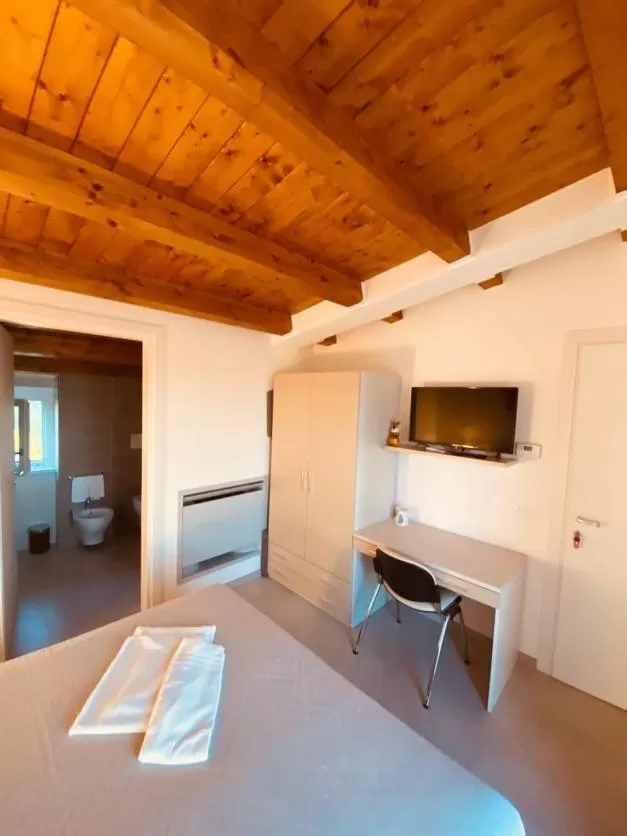 Double or Twin Room with Terrace in Tana del Riccio