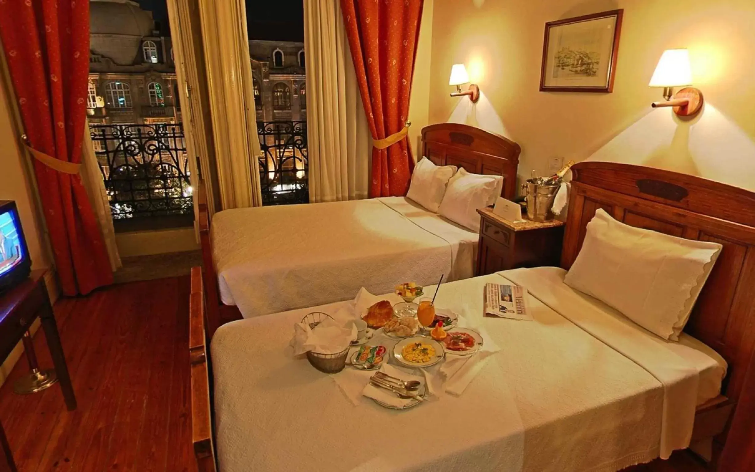 Bedroom, Bed in Hotel Aliados