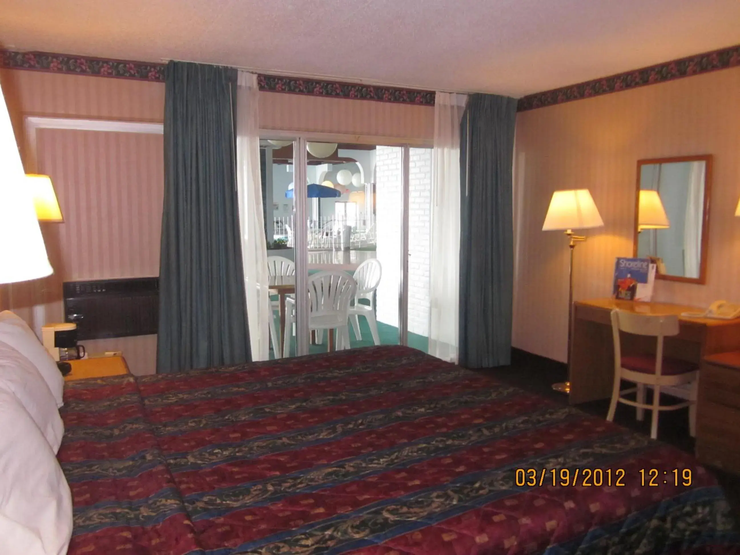 Day, Bed in Howard Johnson by Wyndham Benton Harbor