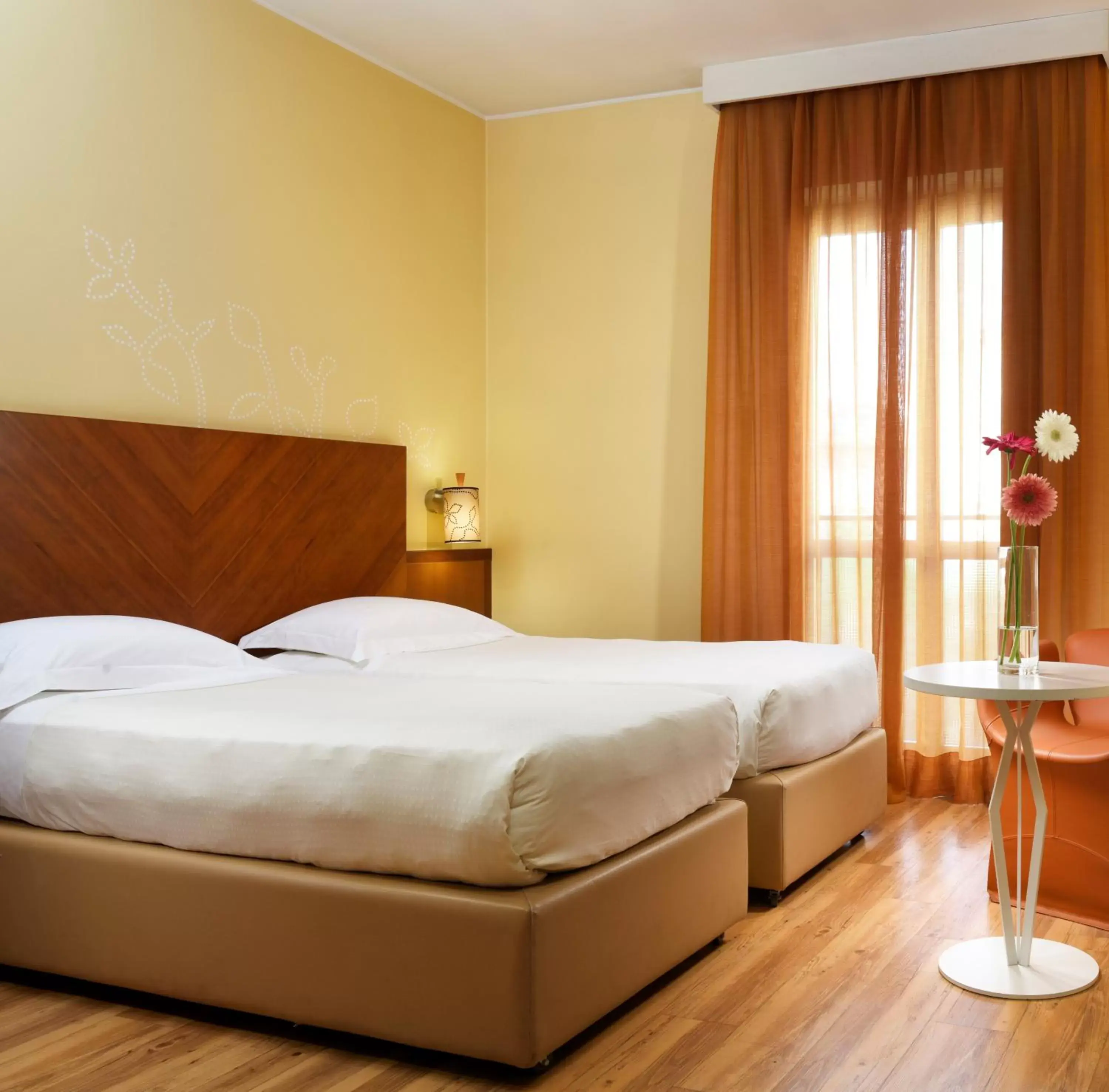 Bedroom, Bed in UNAHOTELS Mediterraneo Milano