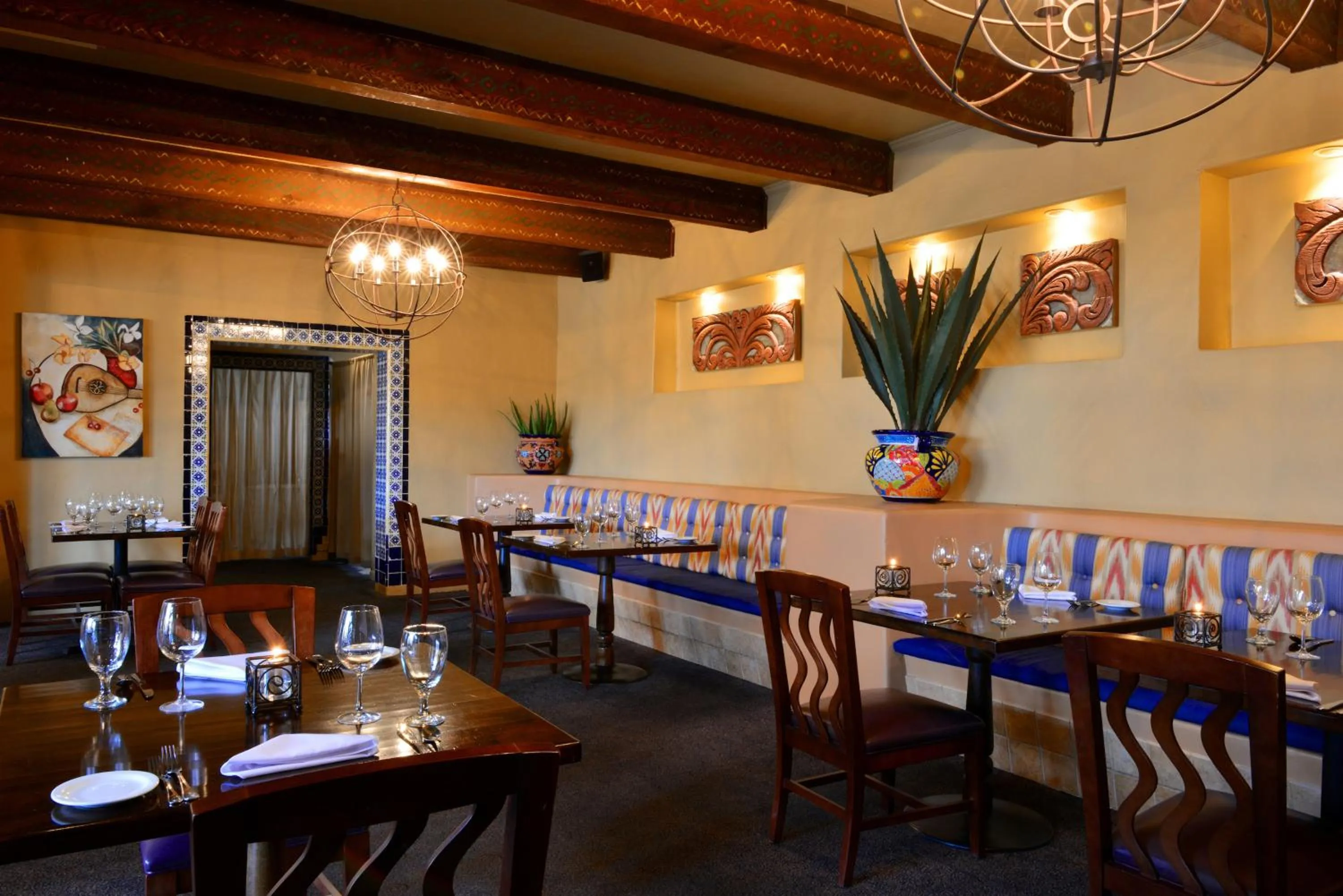 Restaurant/places to eat in Lodge On The Desert