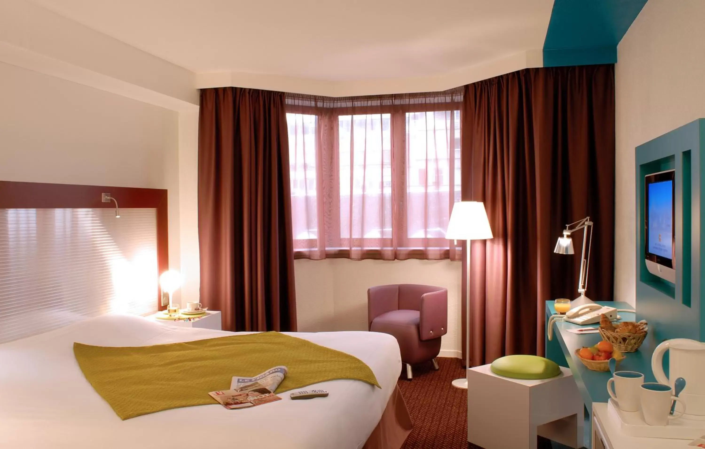 Photo of the whole room, Bed in Mercure Strasbourg Centre