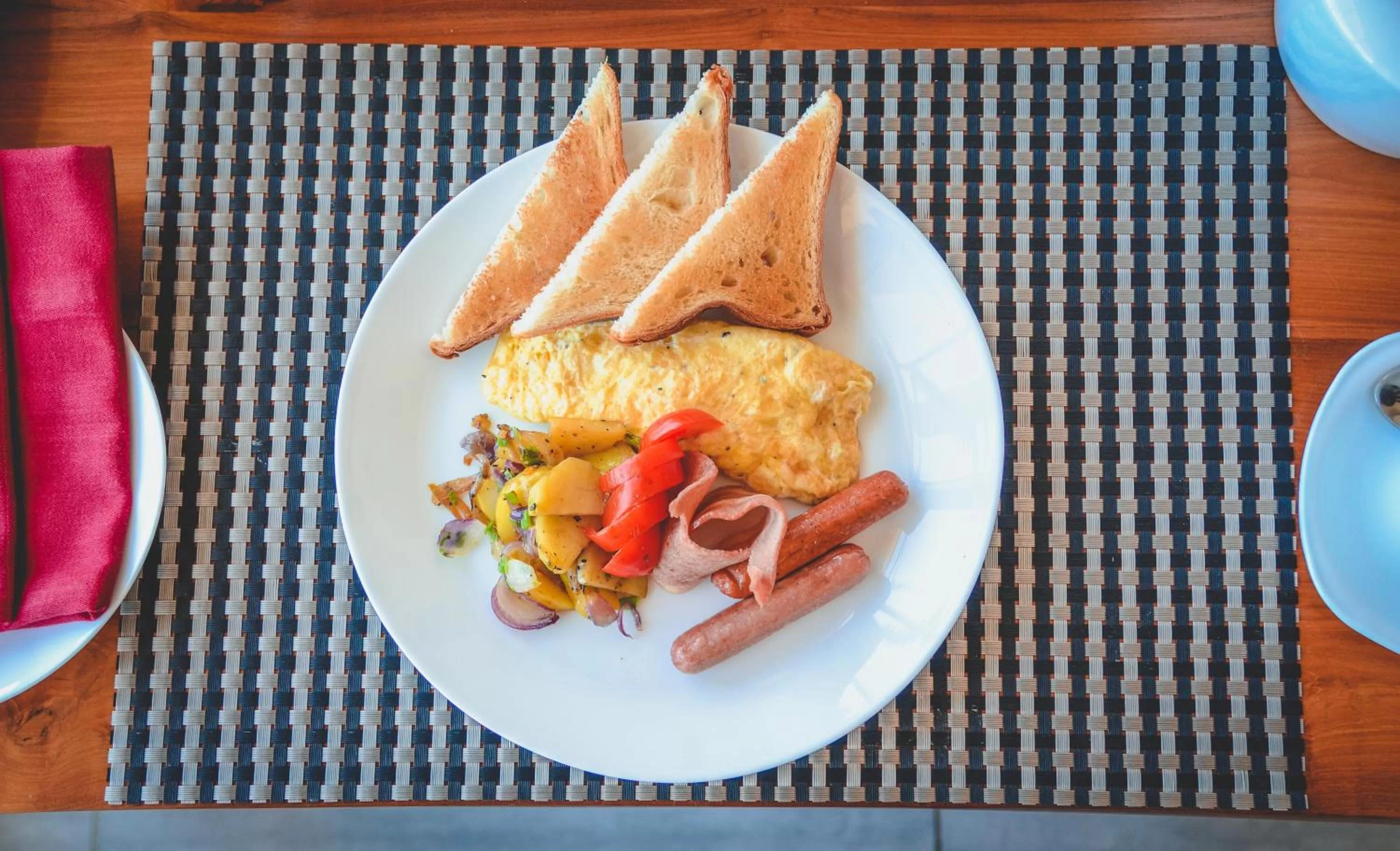 Restaurant/places to eat in Misthill Rest - Lavish Villa