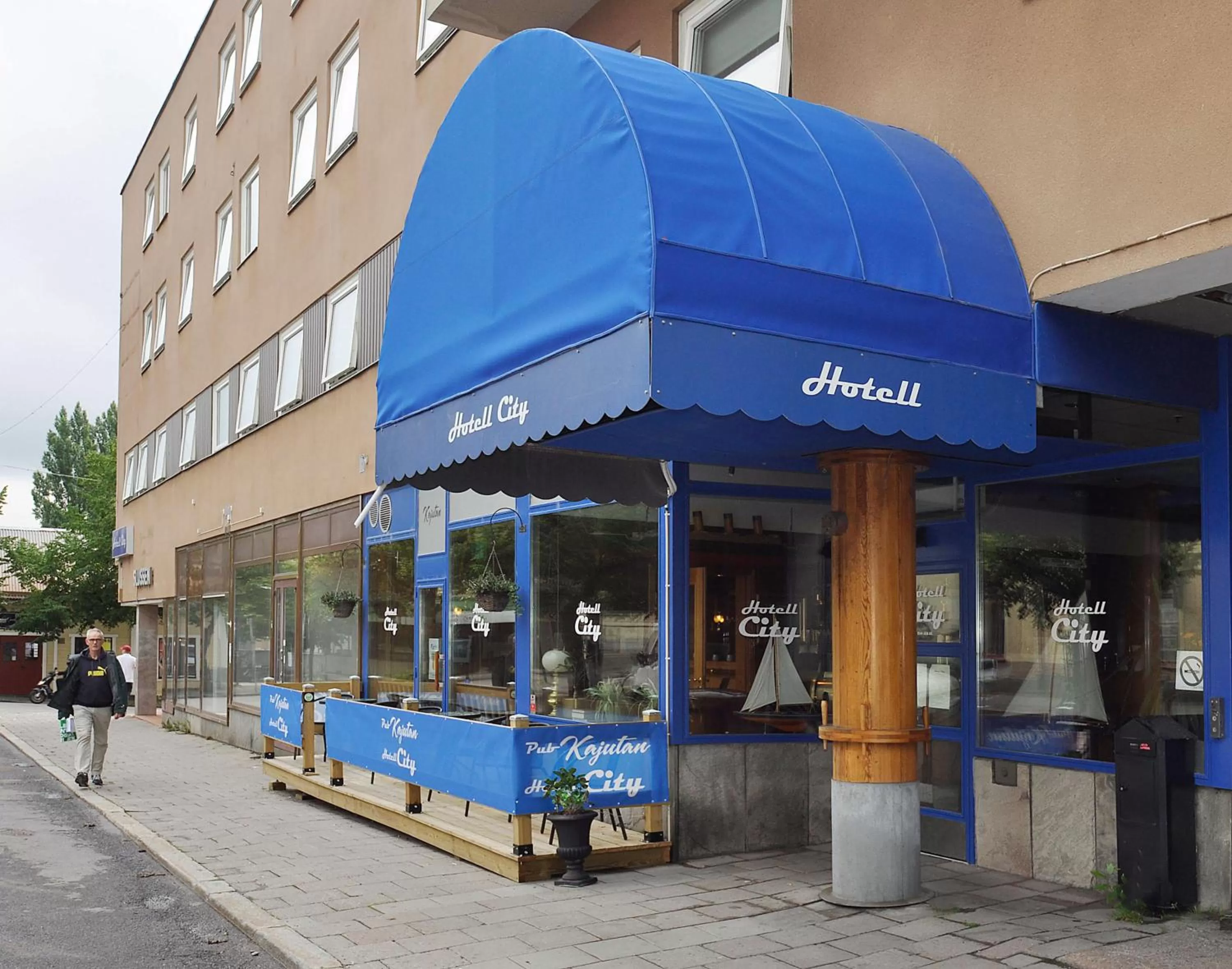 Facade/entrance in Hotell City