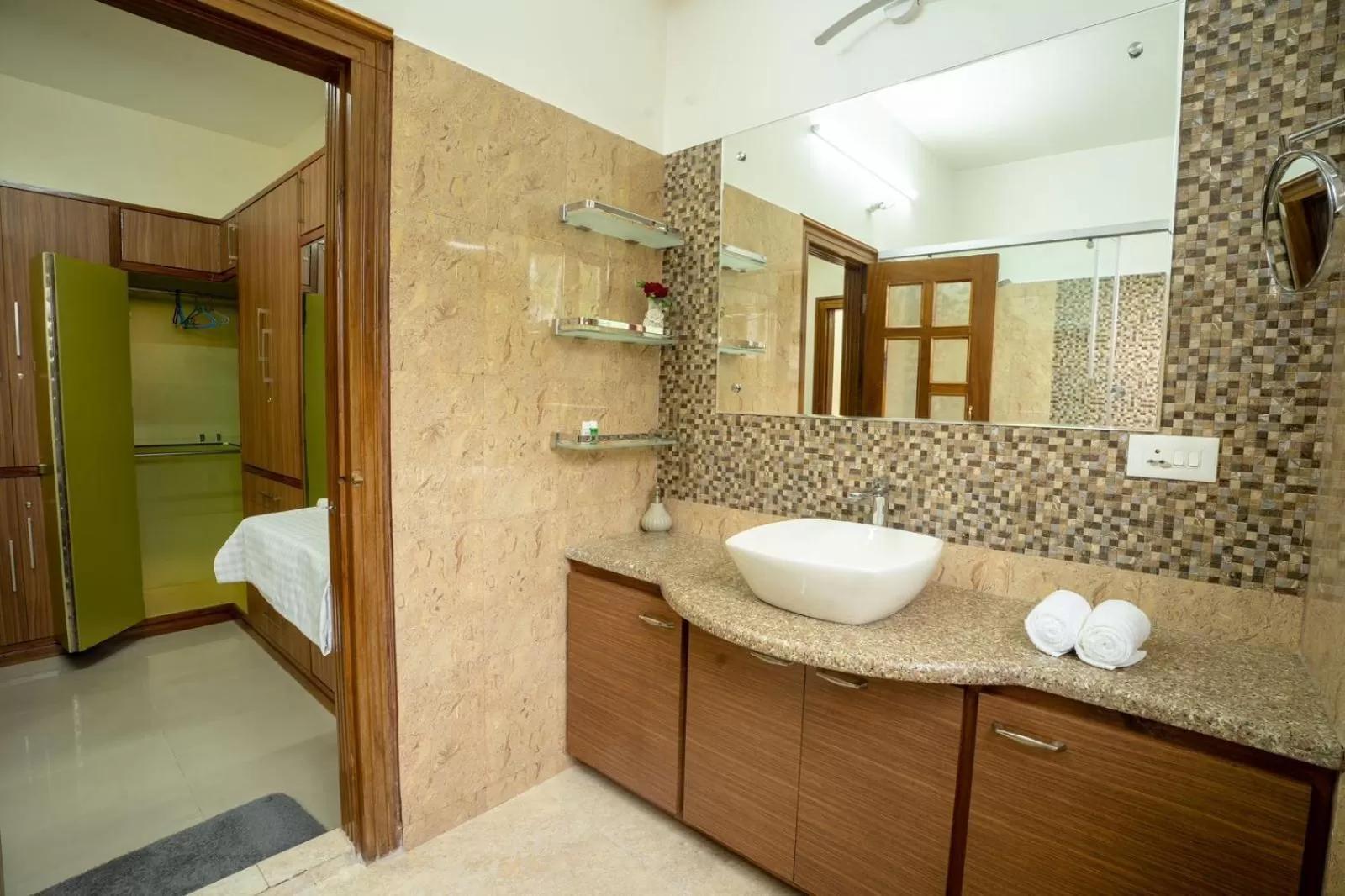 Bathroom in East Land Bed & Breakfast