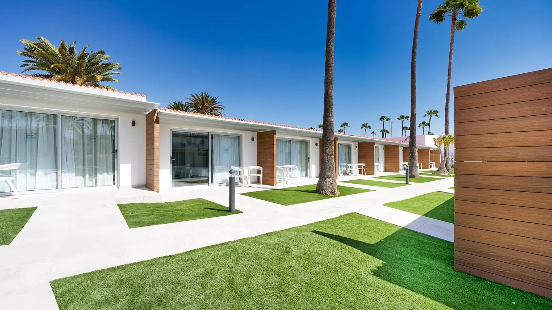 Deluxe Room in Sanom Beach Resort Only Adults