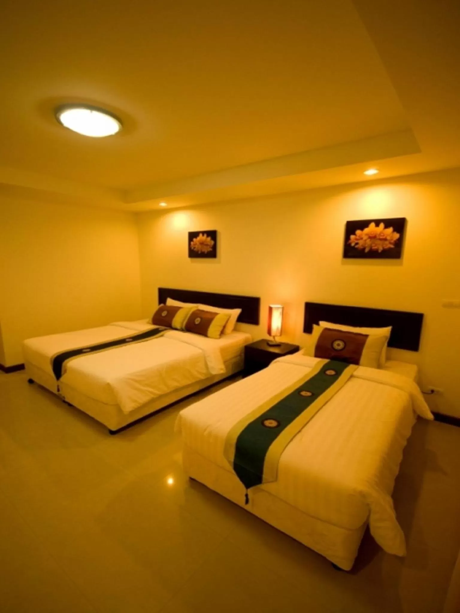 Bed in Sinsuvarn Airport Suite Hotel